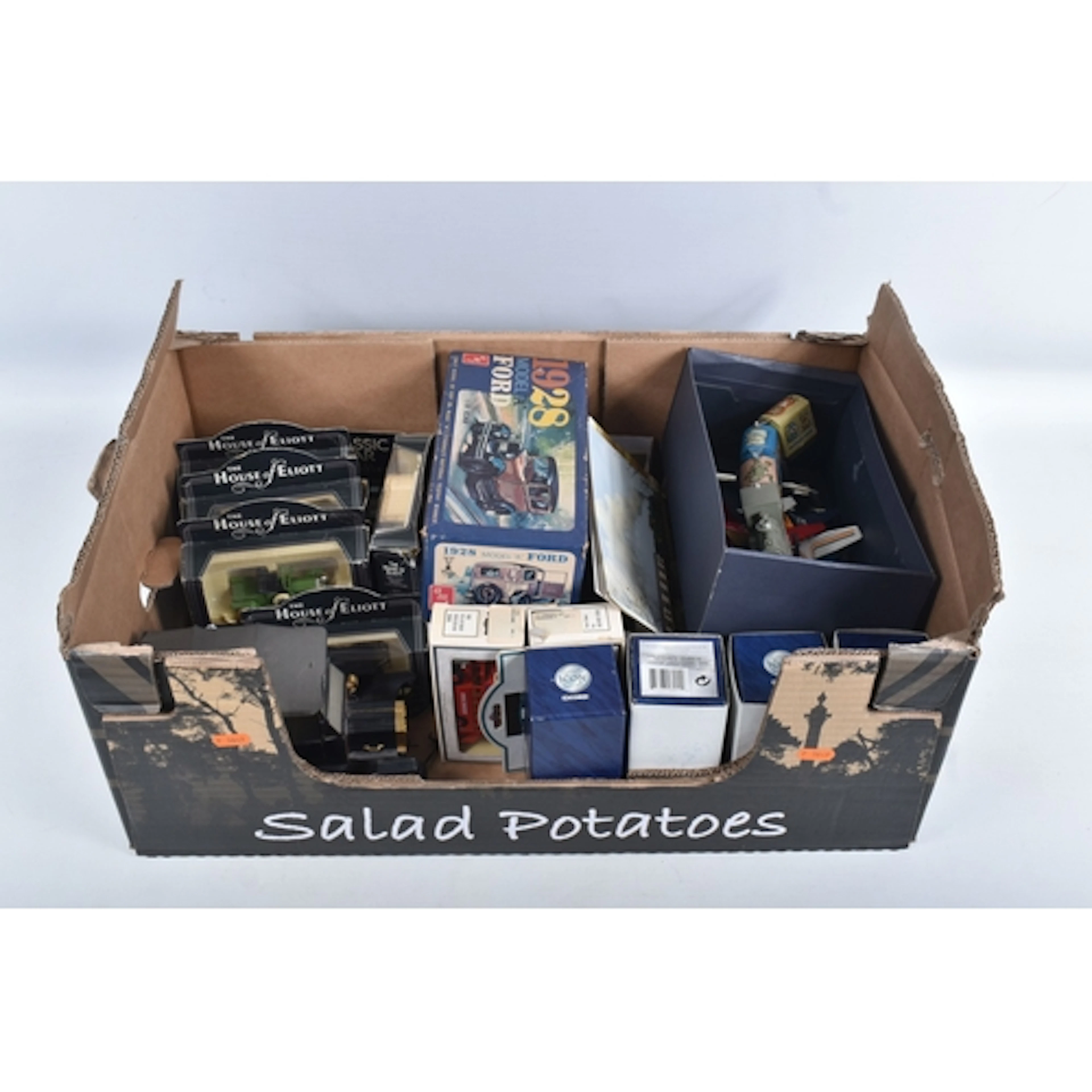 AN ASSORTMENT OF BOXED AND LOOSE DIECAST MODELS AND FIGURES,...