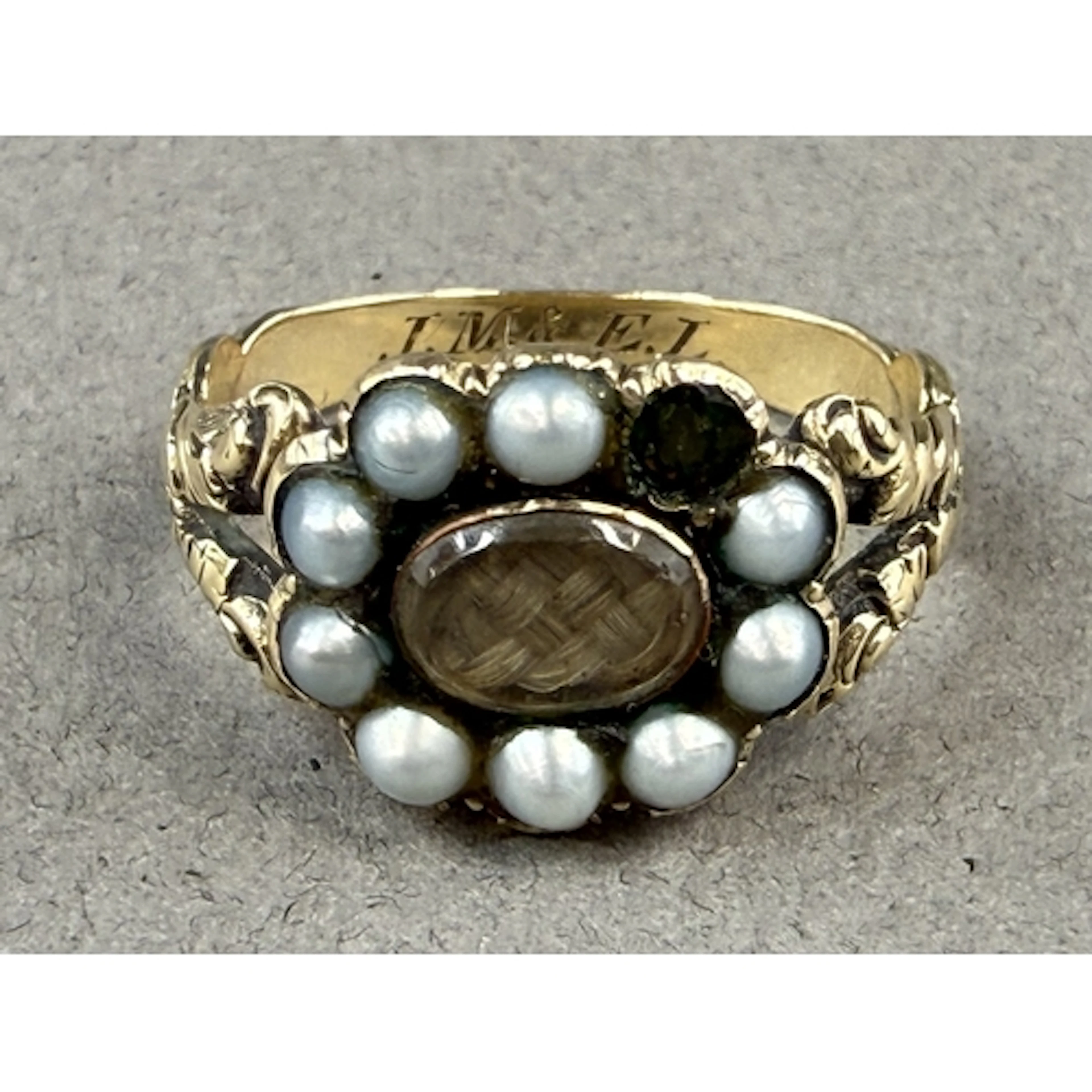 Jewellery: a yellow metal mourning ring, unmarked but testin...
