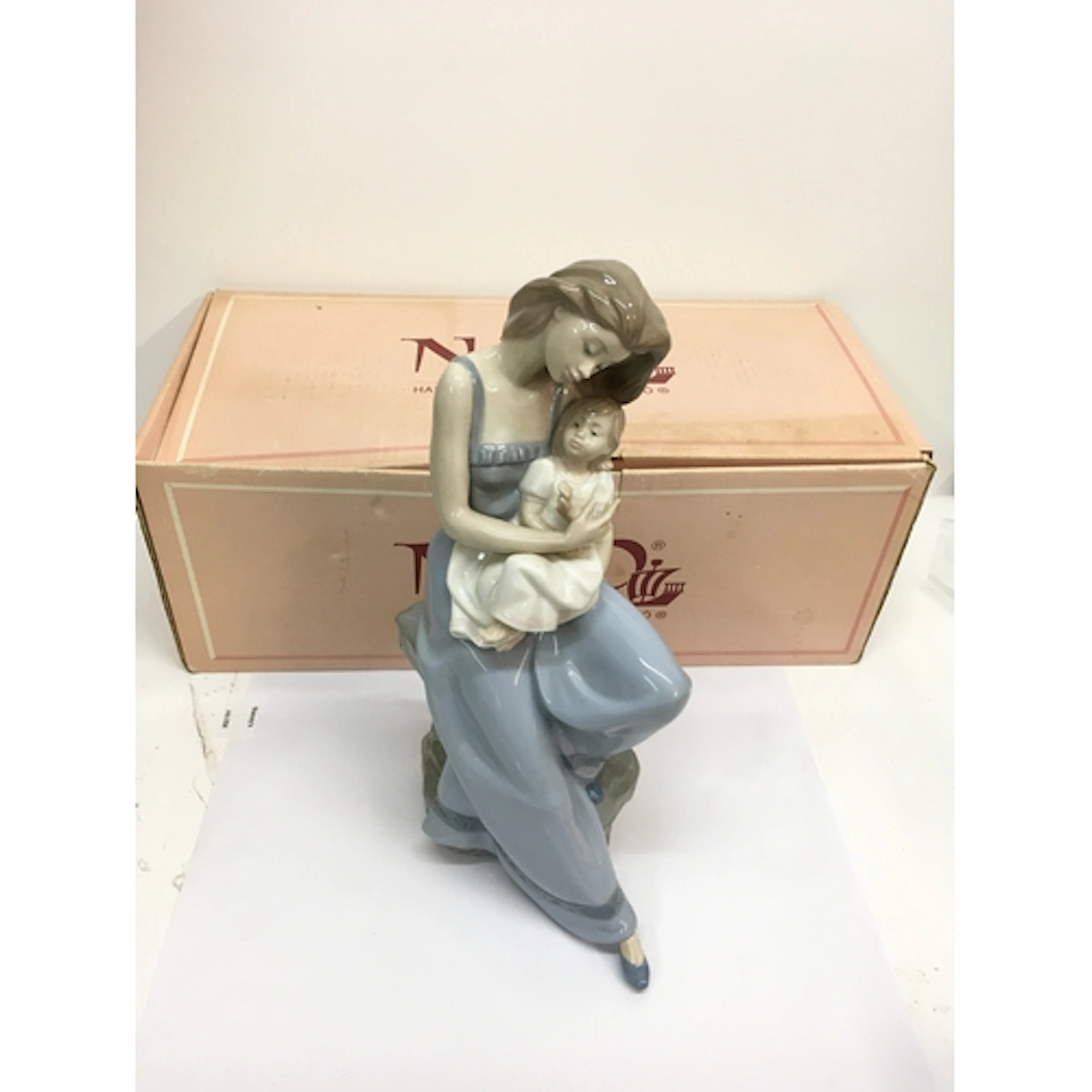 A large Nao figure, 01297 ‘Mama Con Su Nina’ &nb...