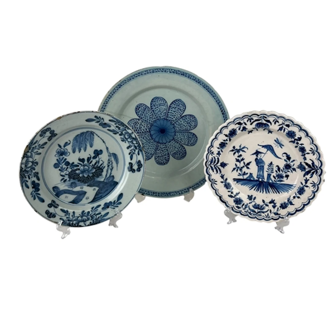 THREE DELFTWARE PLATES OF VARYING SIZES Largest: 35cm...