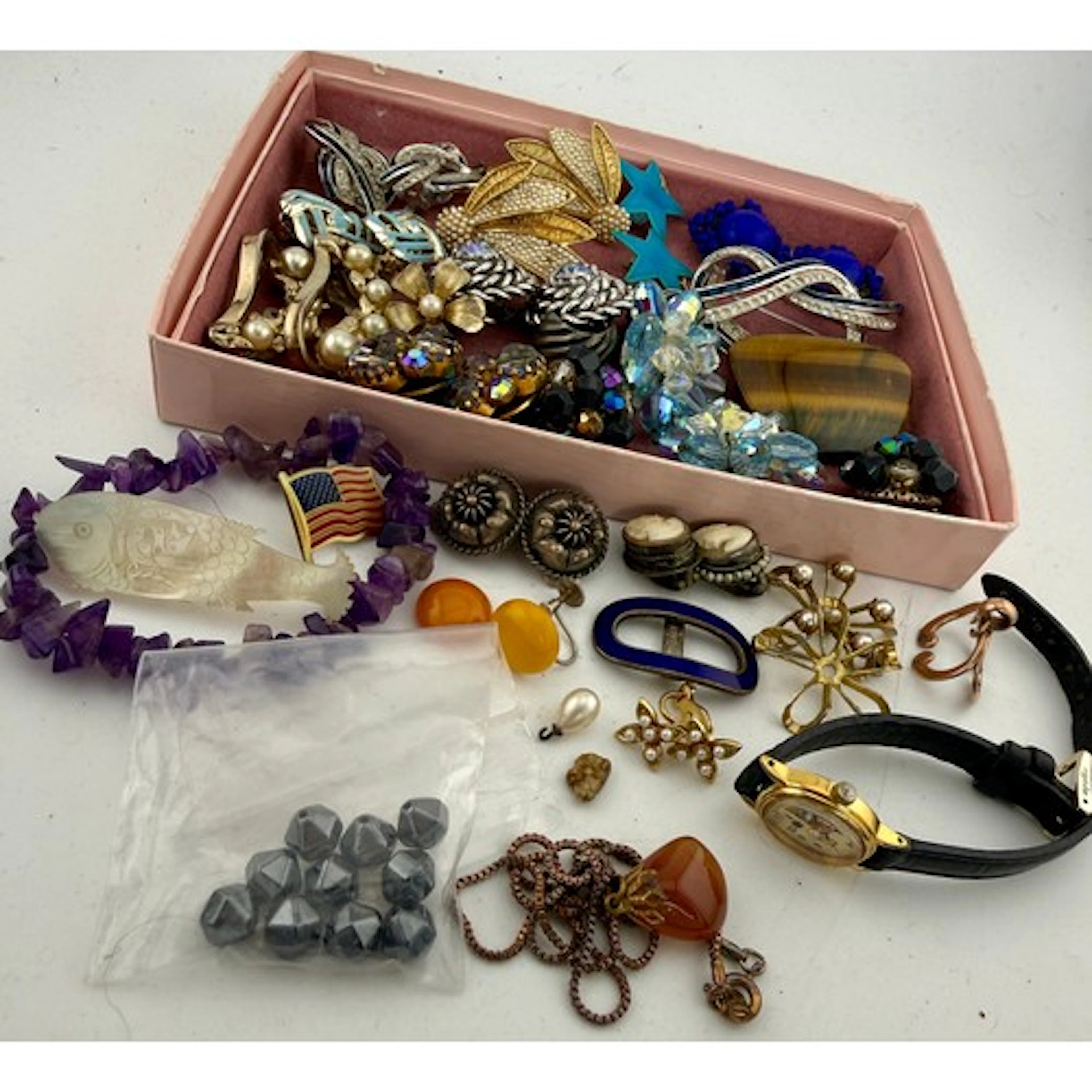 A quantity of vintage costume jewellery to include Vendome e...