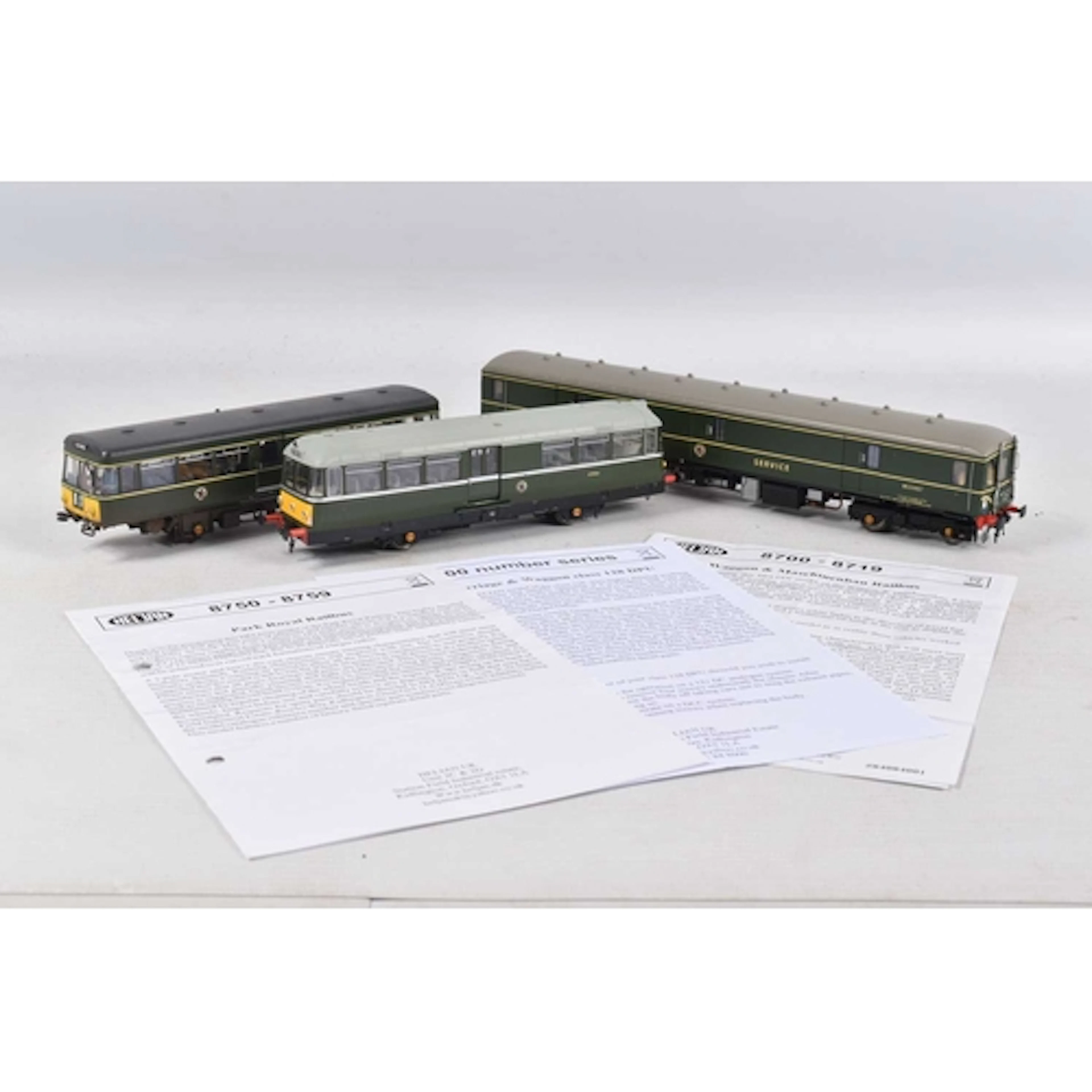 TWO UNBOXED HELJAN OO GAUGE RAILBUSES, Waggon und Maschineba...