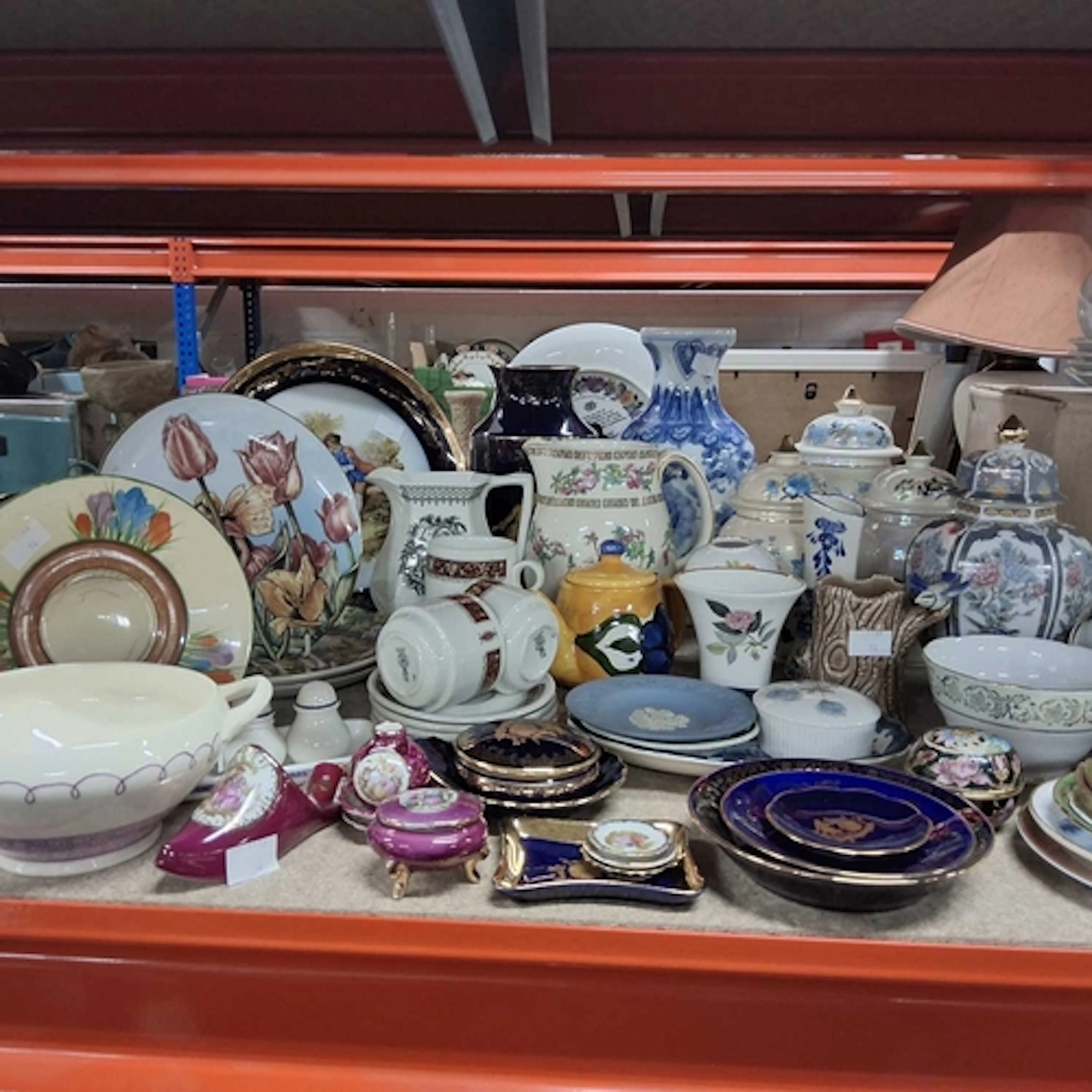 A GROUP OF CERAMICS to include a Clarice Cliff 'Crocus' dish...