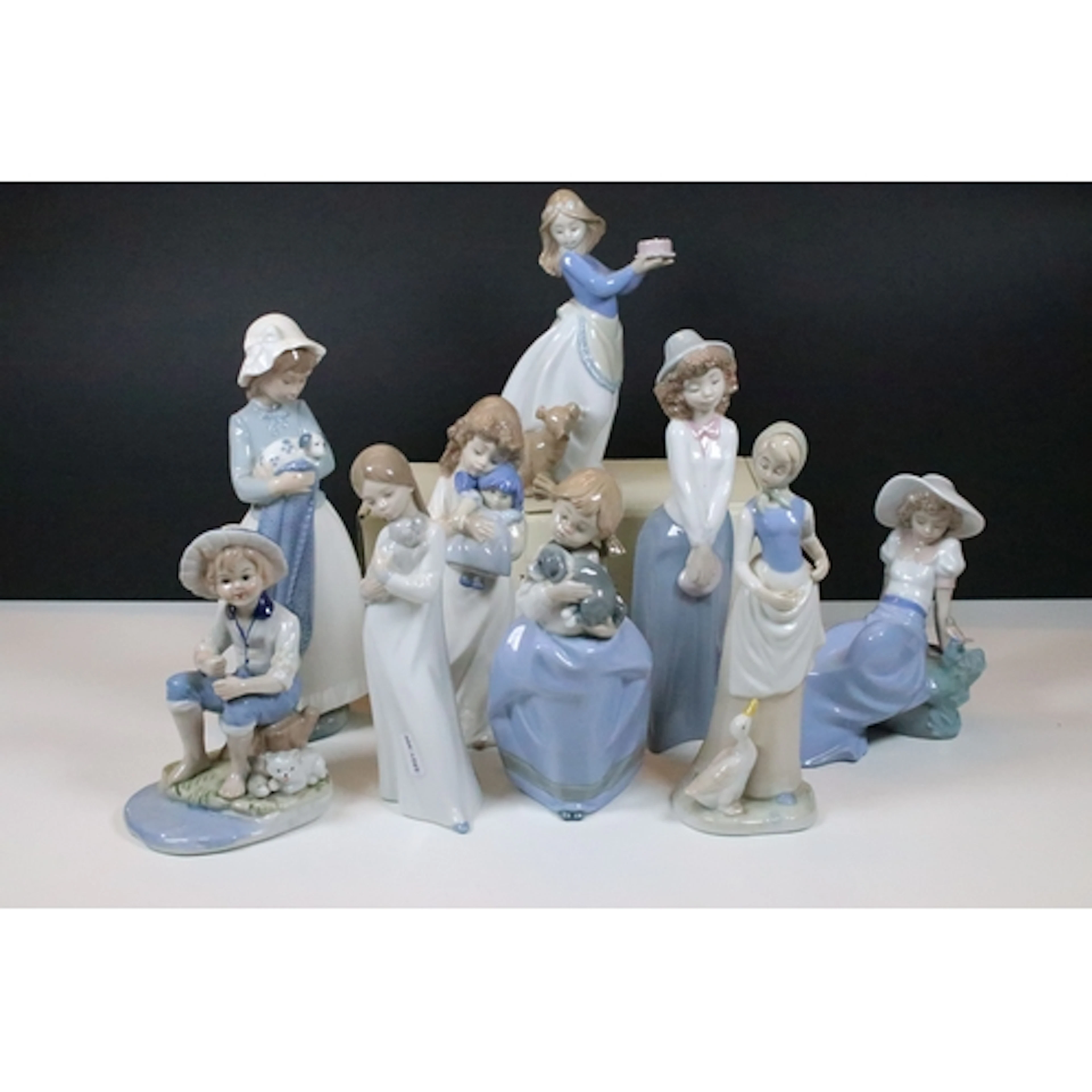 Collection of Nao figures, to comprise Puppy's birthday, box...
