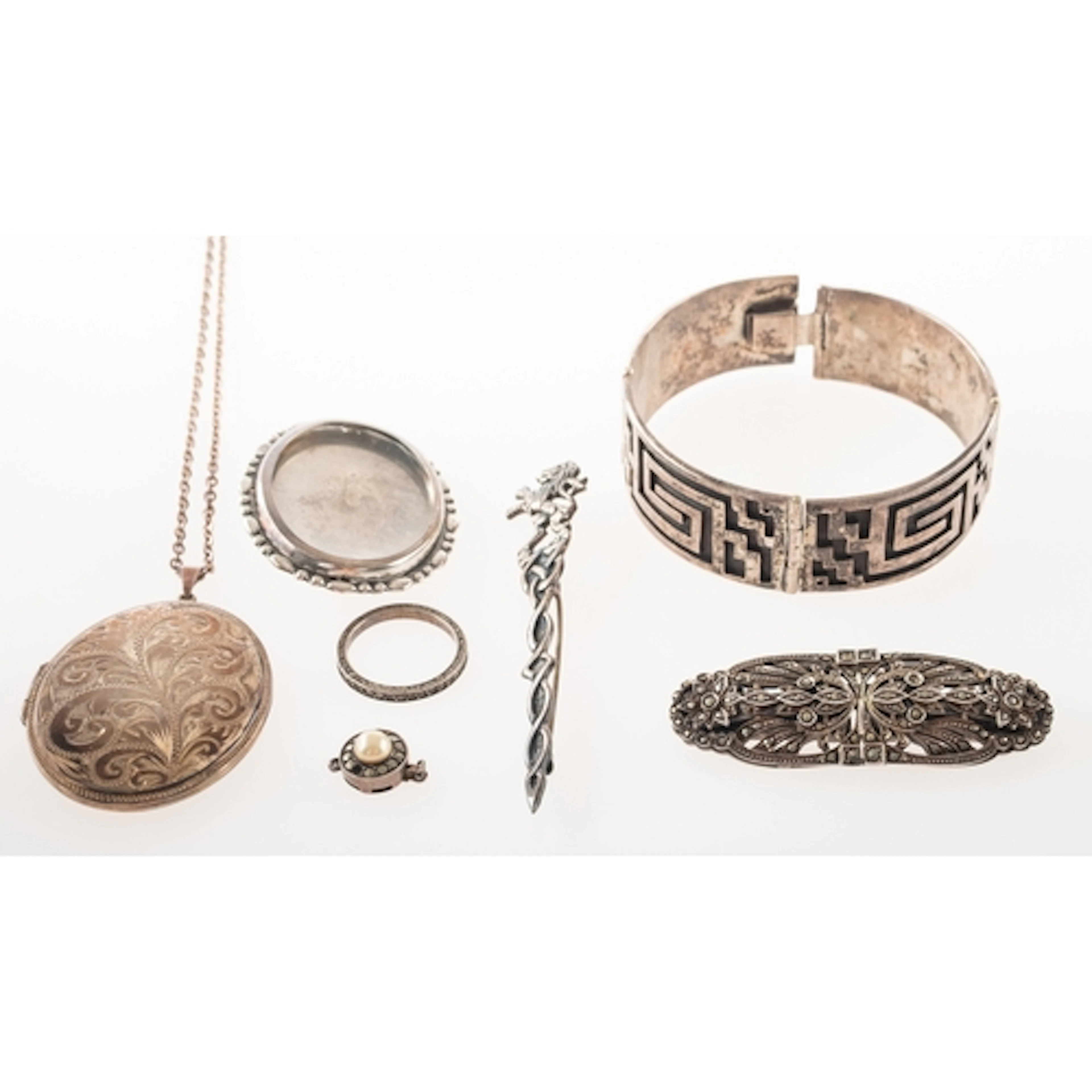 A mixed collection of jewellery, including a Mexican made ar...