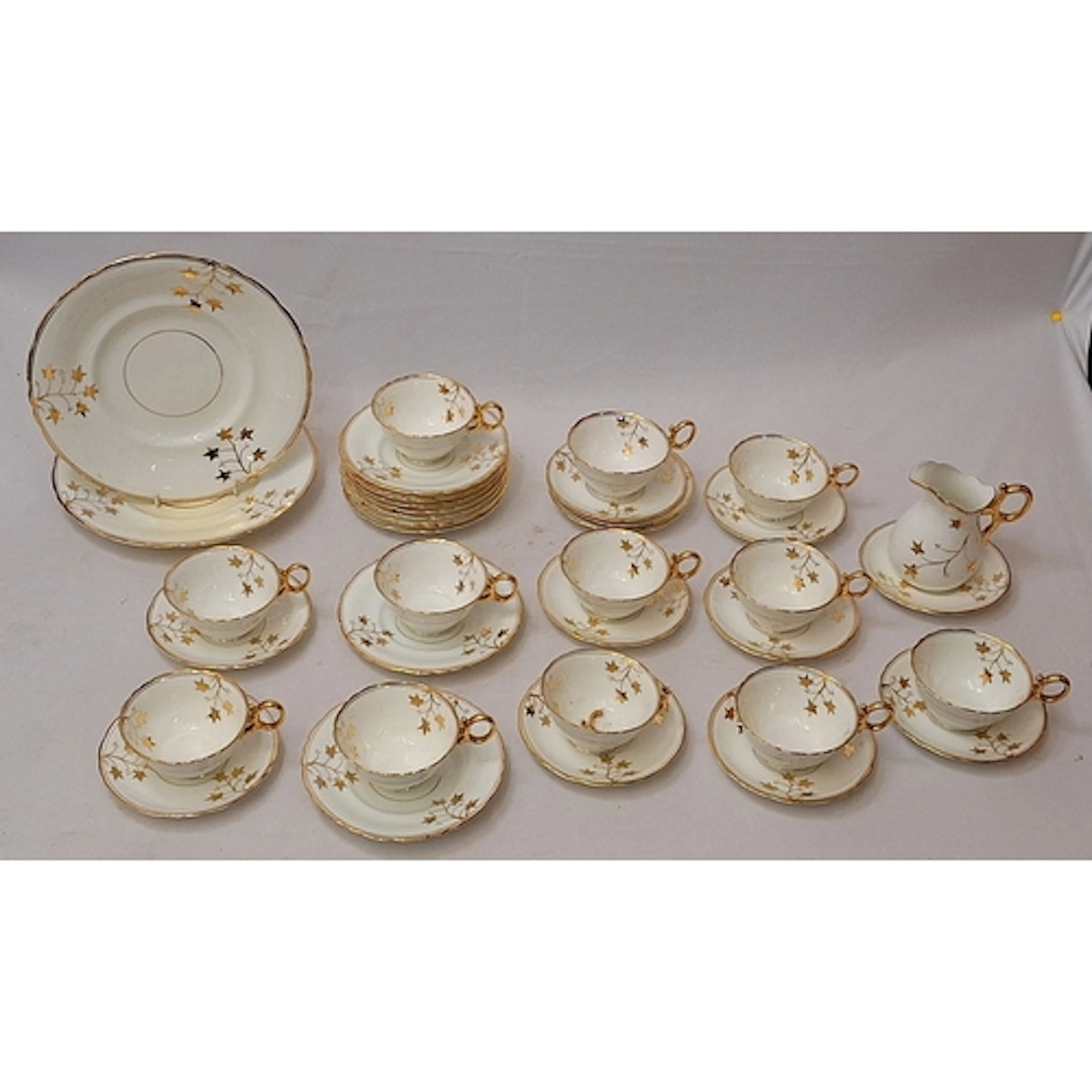 Bisto China in Gold/Ivy Design incl. 2 dinner plates, 12 sid...