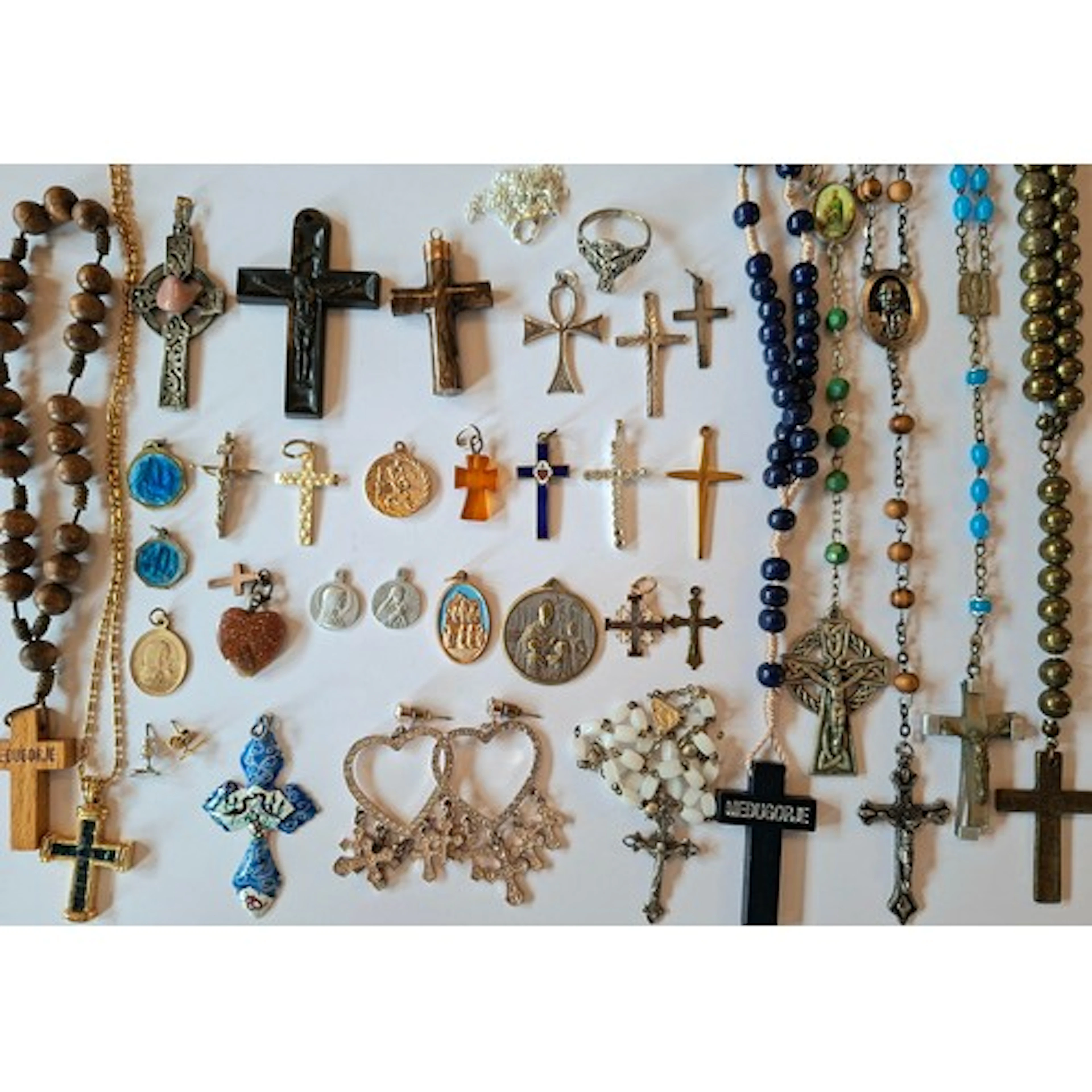 Rosaries, cross pendants and other liturgical items to inclu...