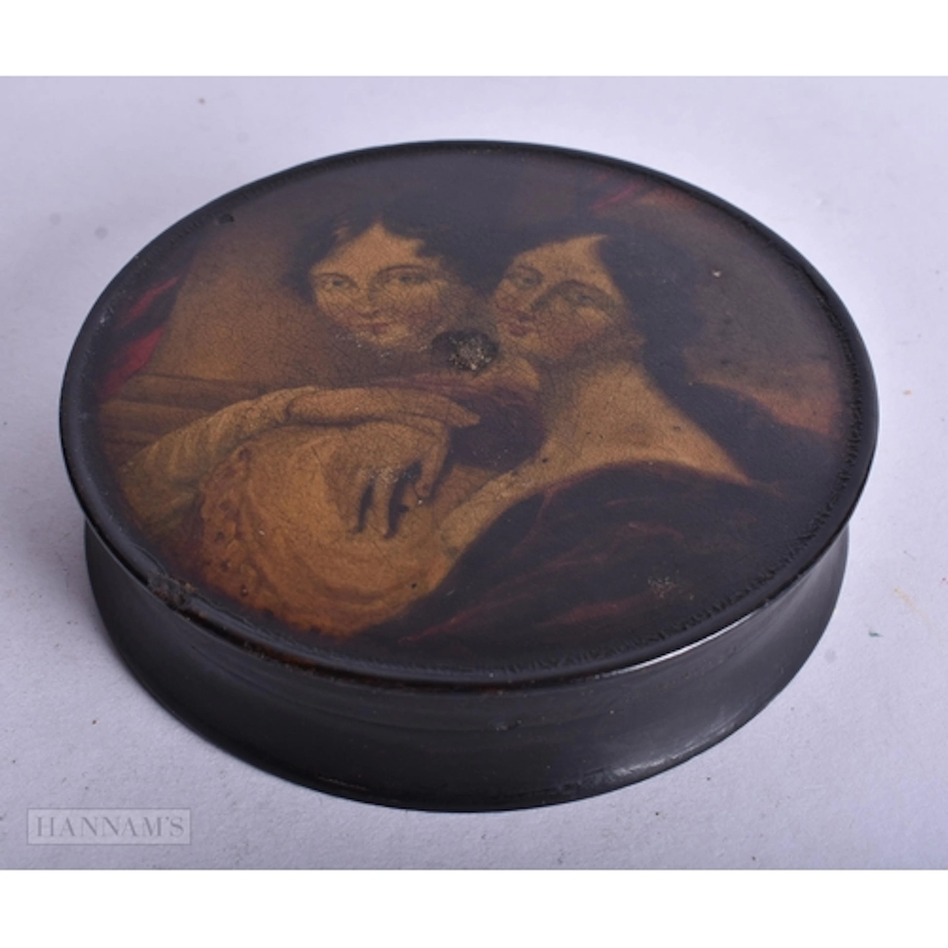 AN EARLY 19TH CENTURY PAINTED PAPIER MACHE SNUFF BOX. 10 cm ...
