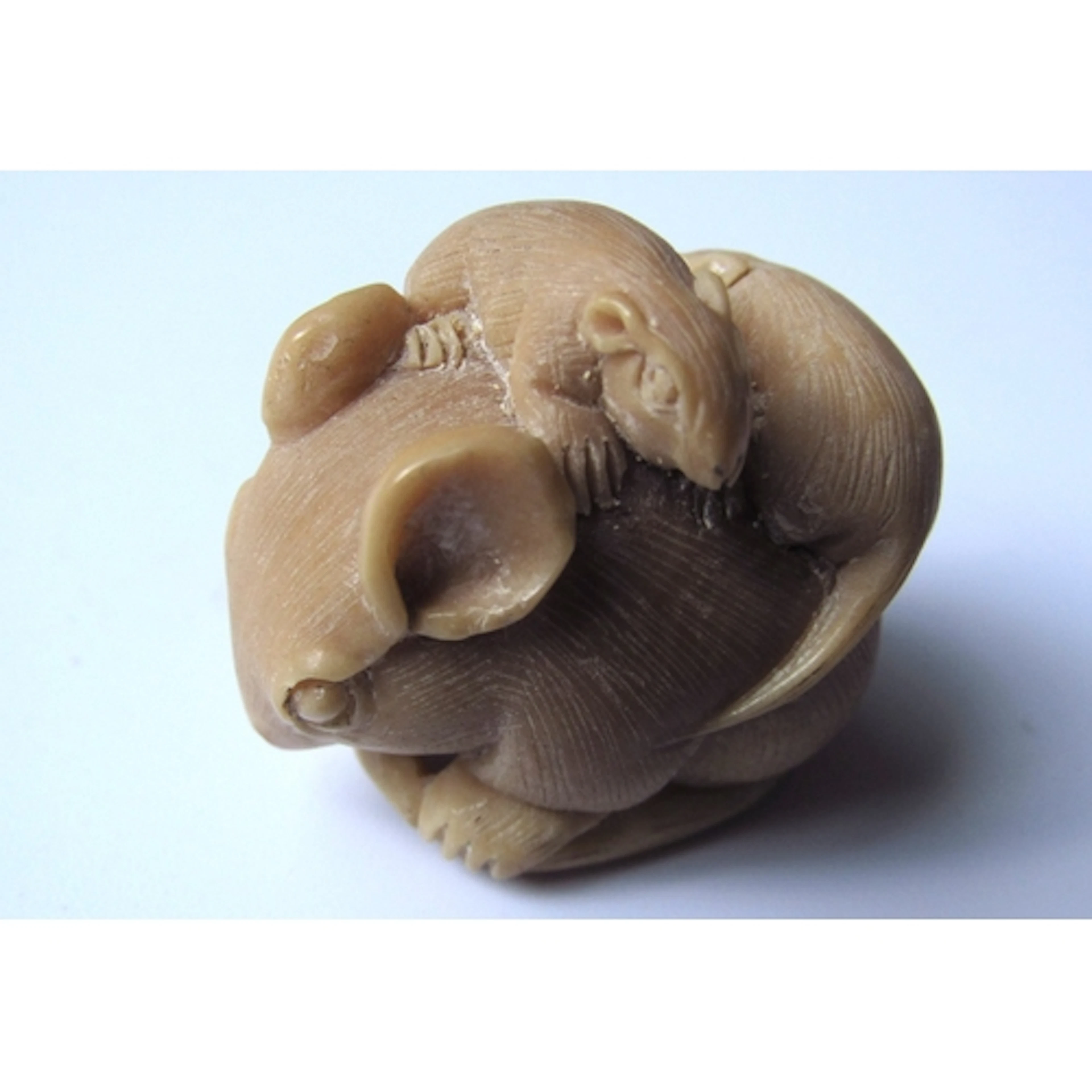 Carved Netsuke of Mouse Approximate 2cm Wide