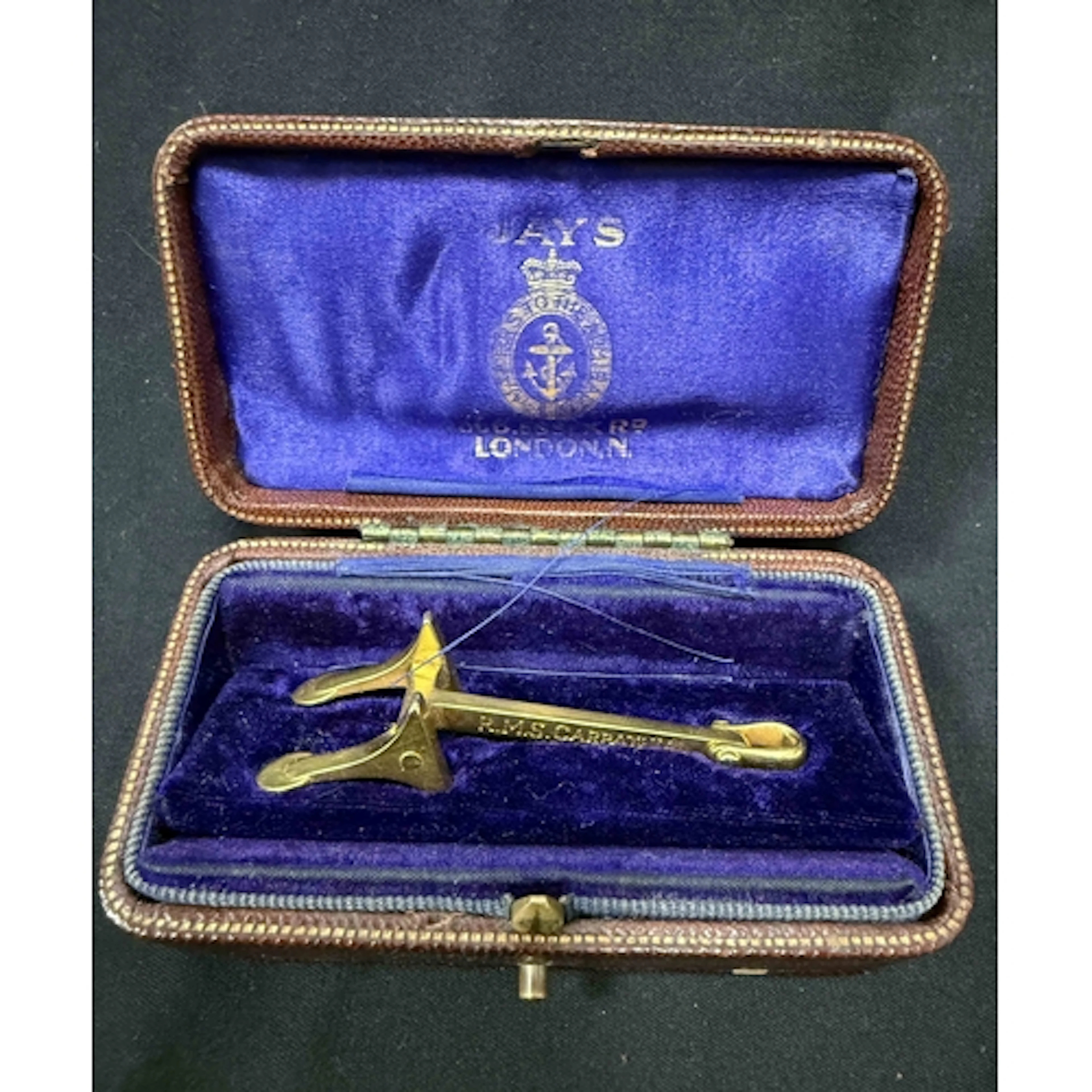 R.M.S. Titanic: R.M.S. Titanic: An extremely rare 18kt gold...