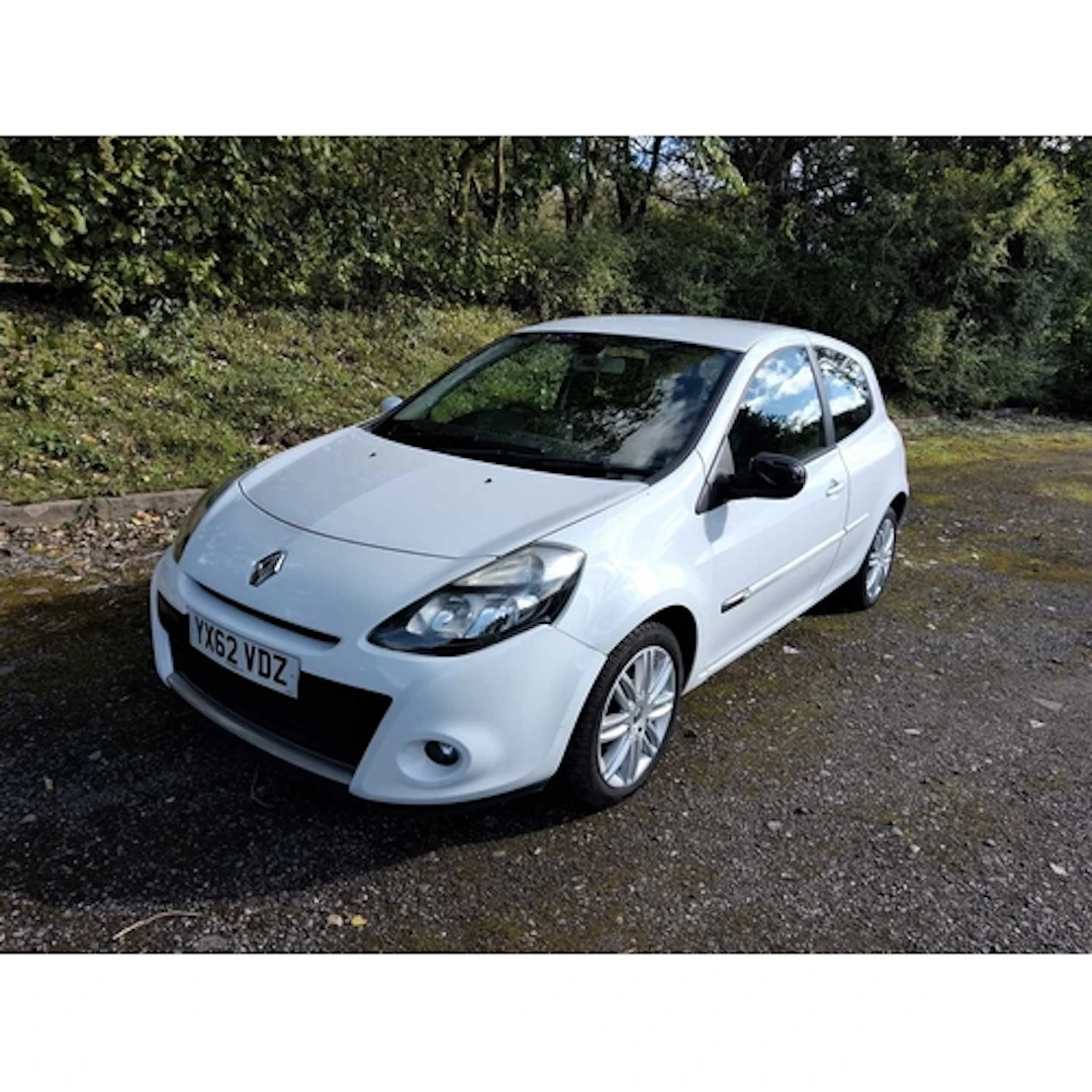 A 2012 RENAULT CLIO 16V DYNAMIQUE TOMTOM THREE DOOR HATCHBAC...