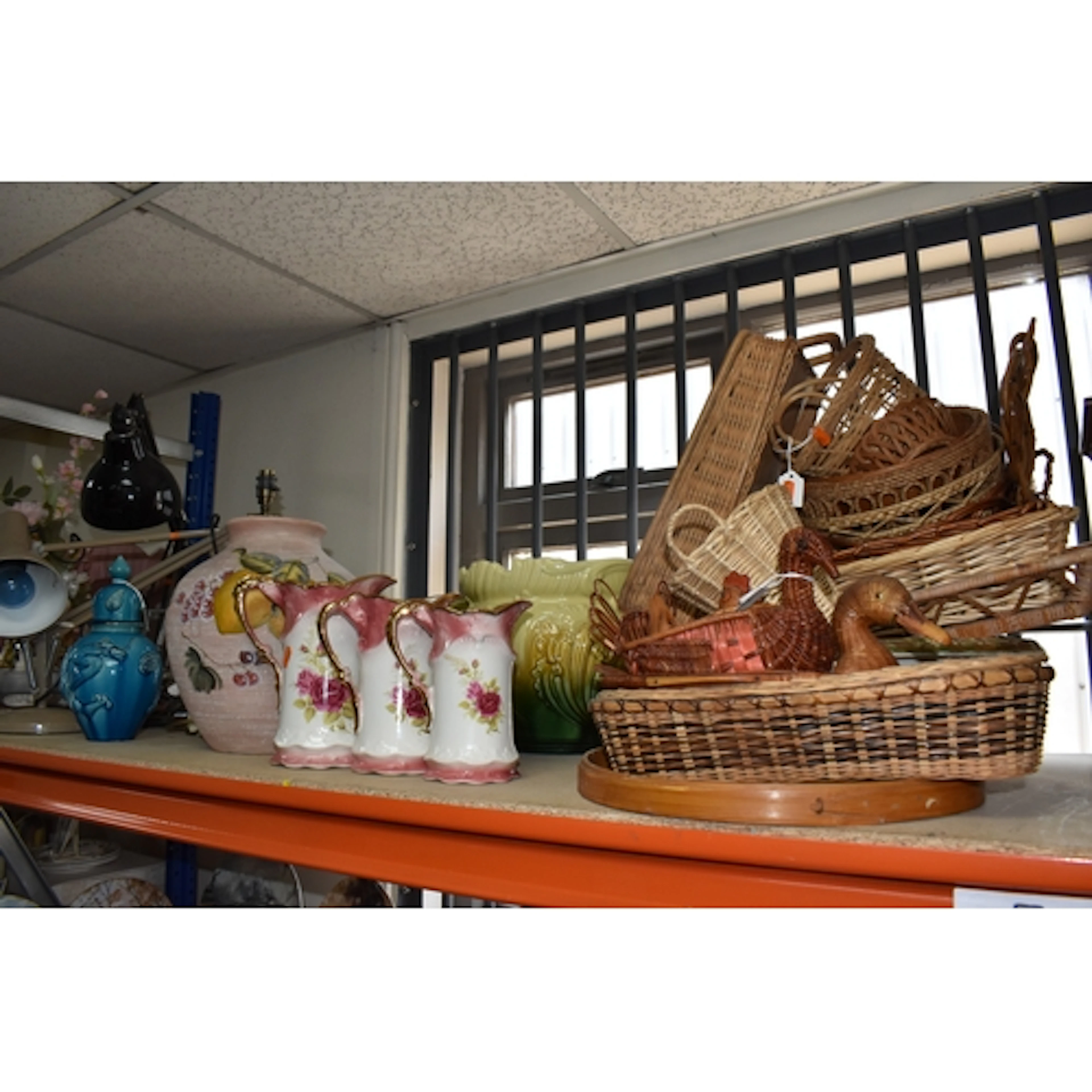 A GROUP OF MISCELLANEOUS CERAMICS, LAMPS AND SUNDRIES, to in...