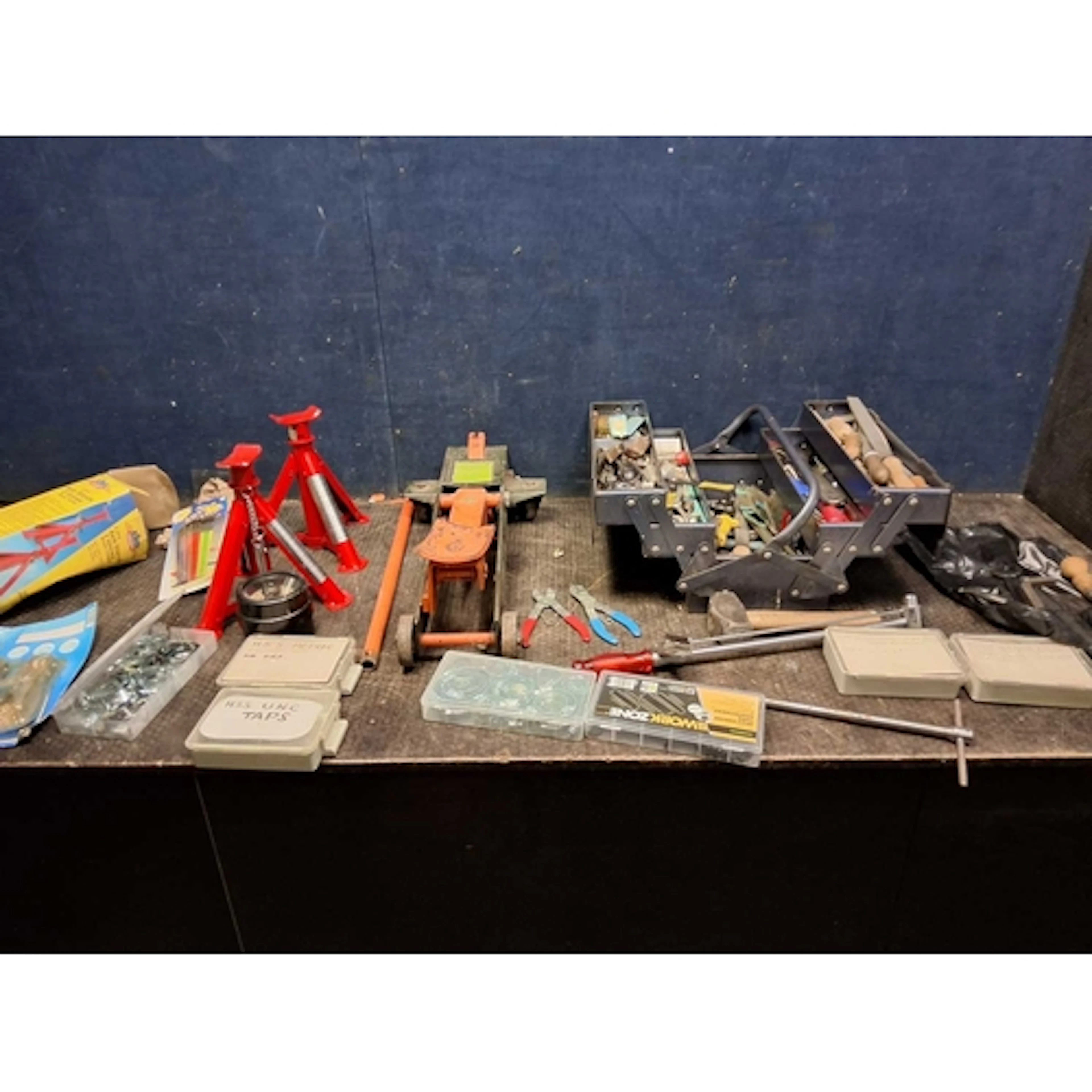A COLLECTION OF AUTOMOTIVE TOOLS AND ACCESSORIES including a...