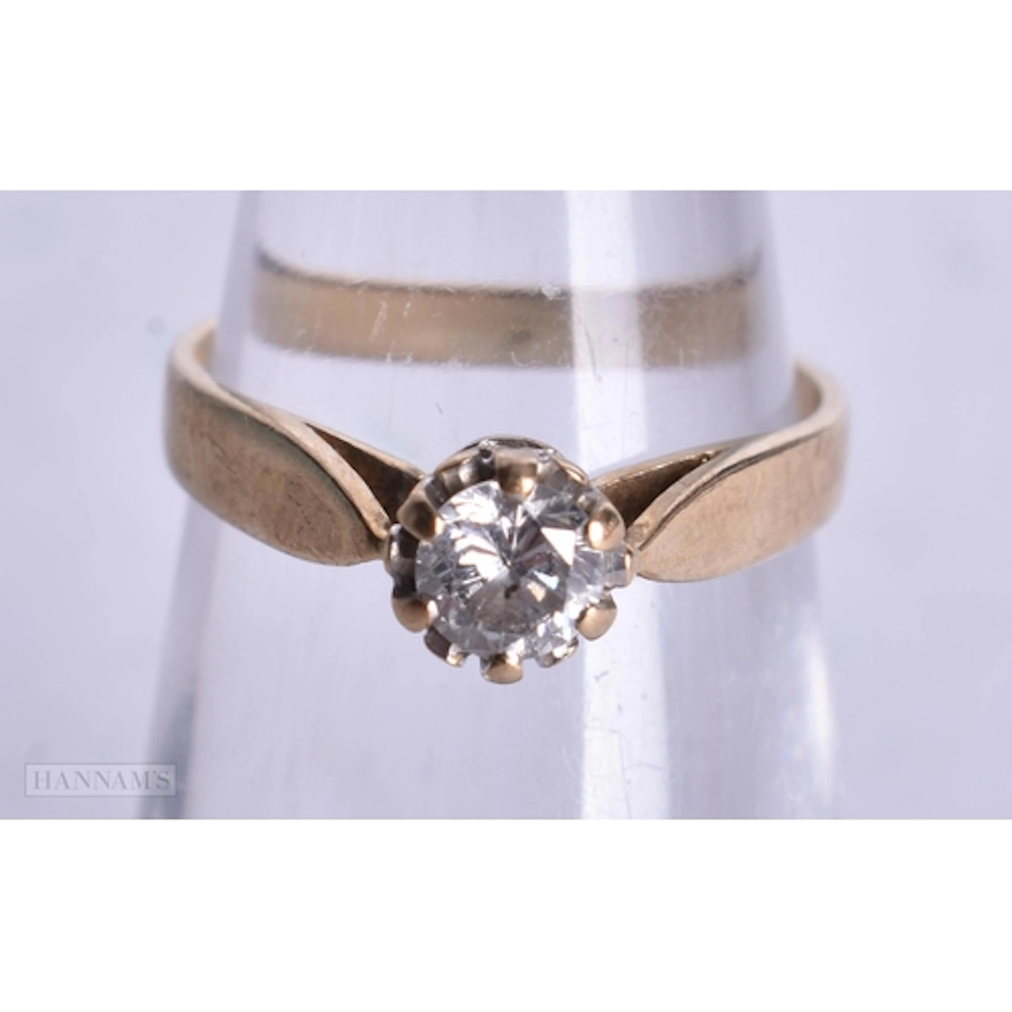 9ct gold diamond solitaire ring (1.6g). I.