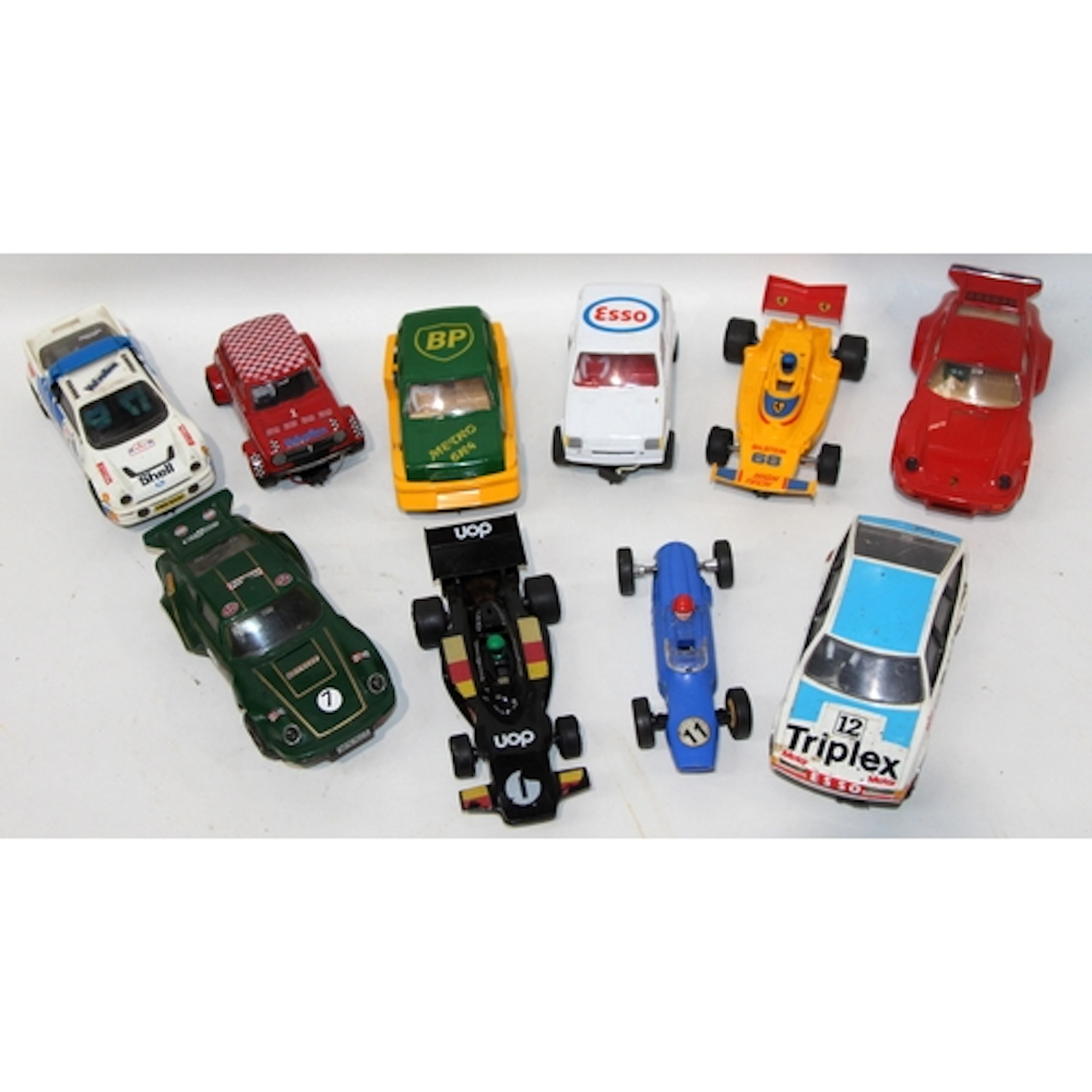 Vintage Scalextric: A selection of loose slot car racing veh...