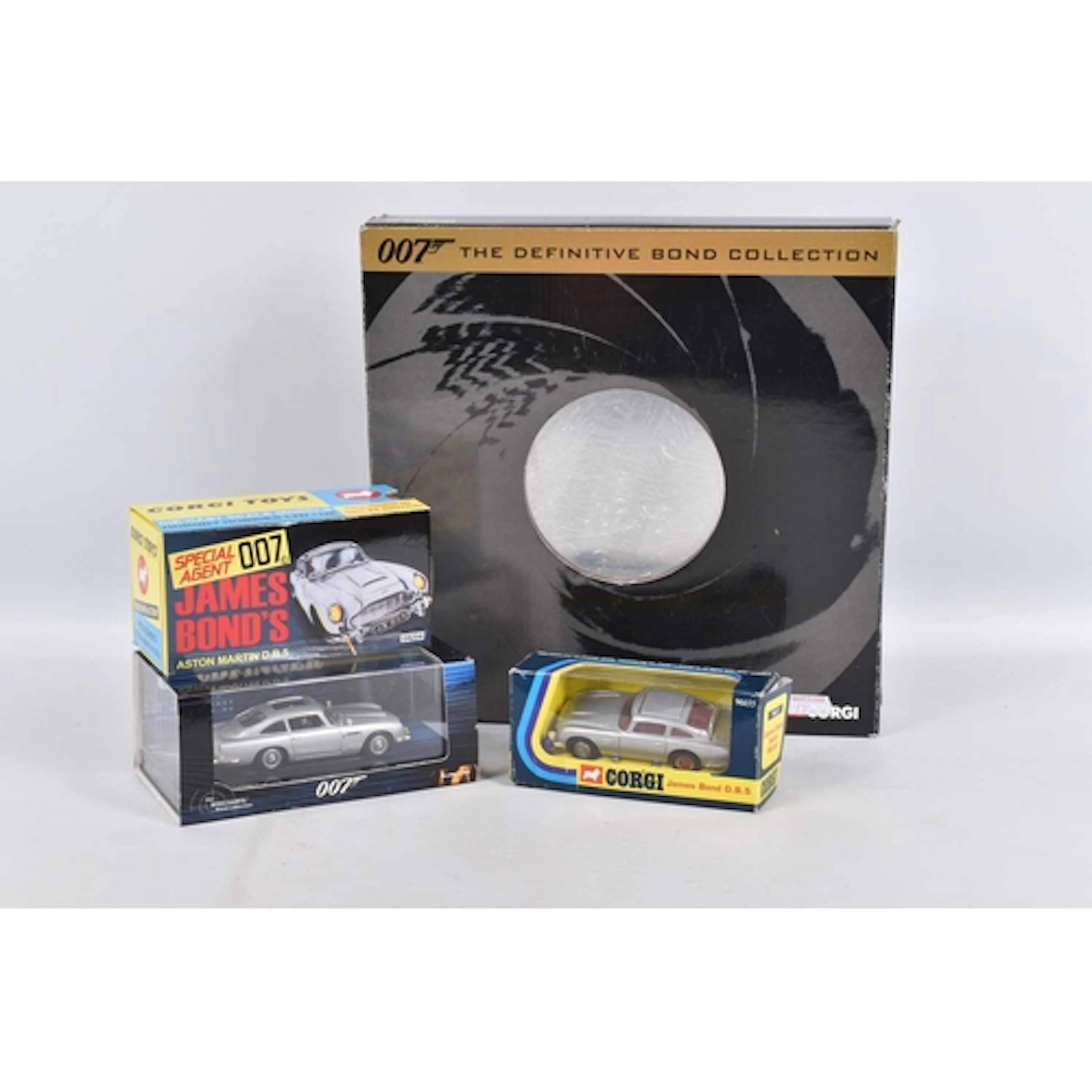 A COLLECTION OF BOXED JAMES BOND 007 DIECAST MODEL VEHICLES...
