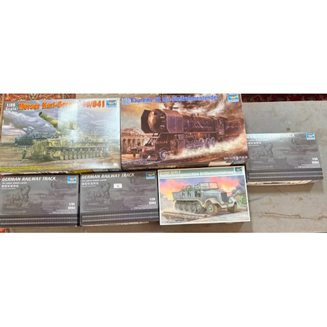 A group of six assorted Trumpeter military model kits, 1:35 ...