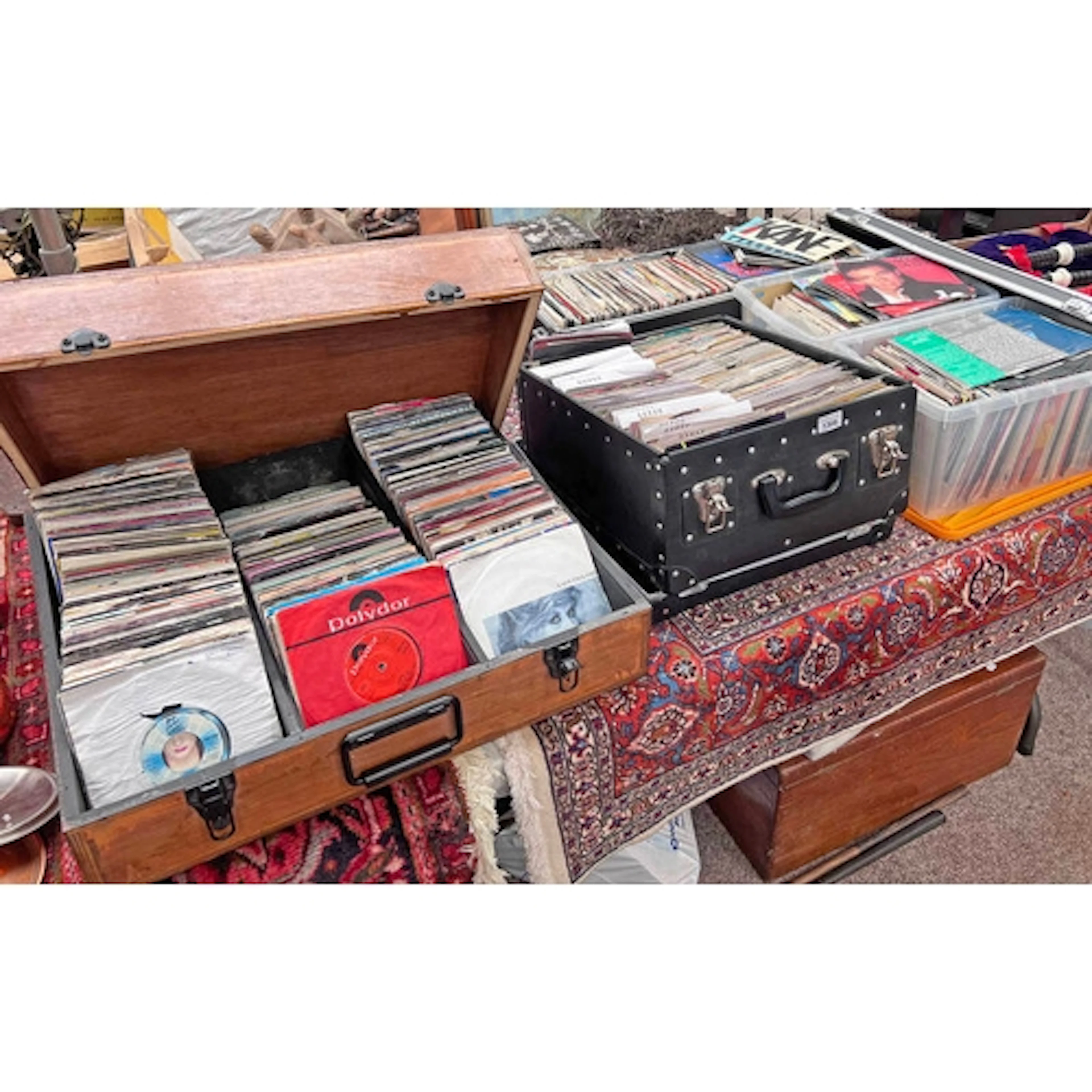 SELECTION OF VARIOUS VINYL SINGLES INCLUDING ARTISTS SUCH AS...