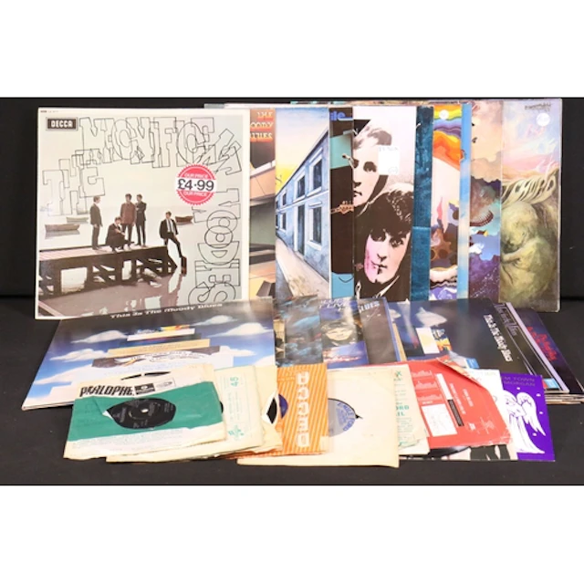 Vinyl - 19 Moody Blues LPs spanning their career in Vg+condi...