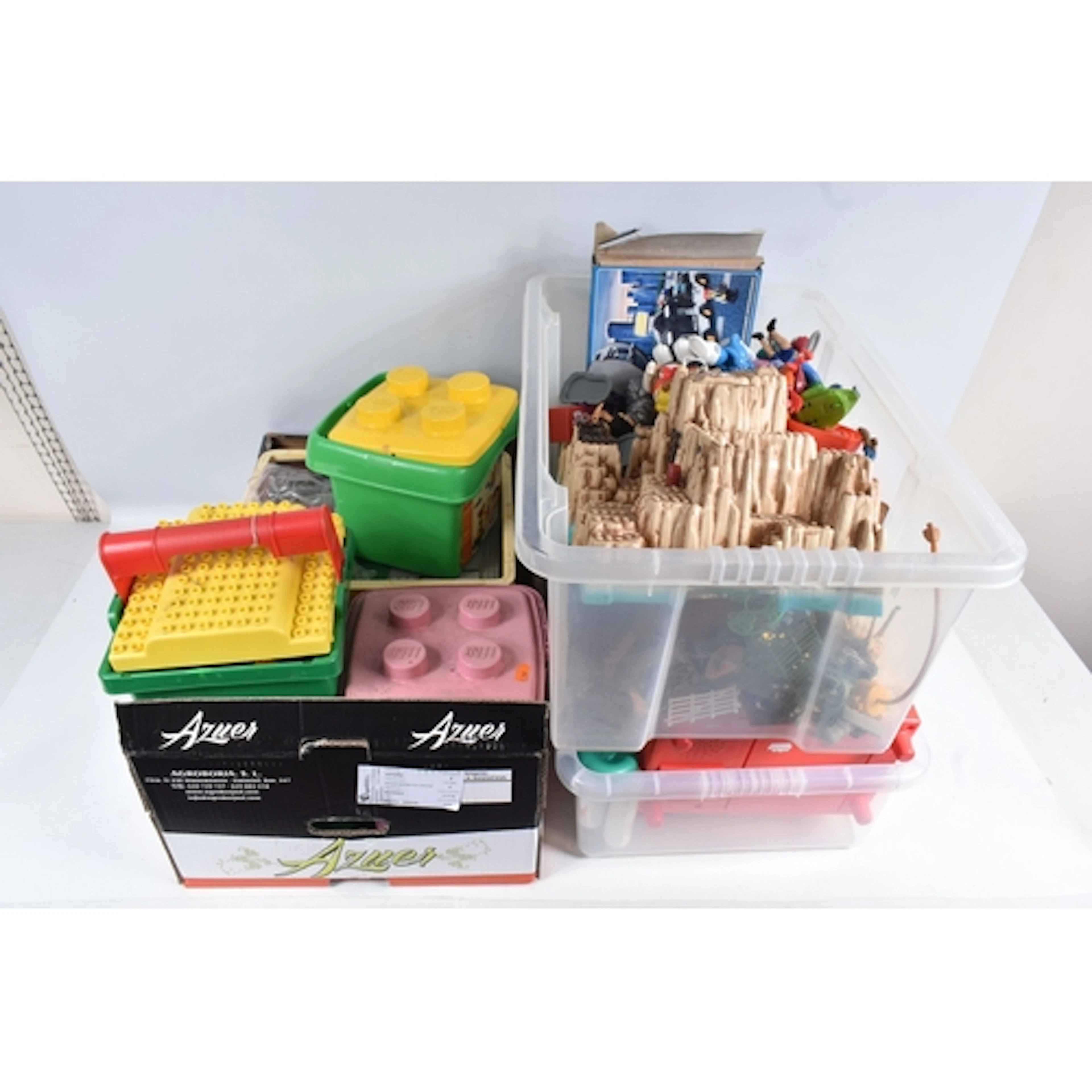 A QUANTITY OF LEGO, IMITATION BUILDING BLOCKS, CHILDRENS TOY...