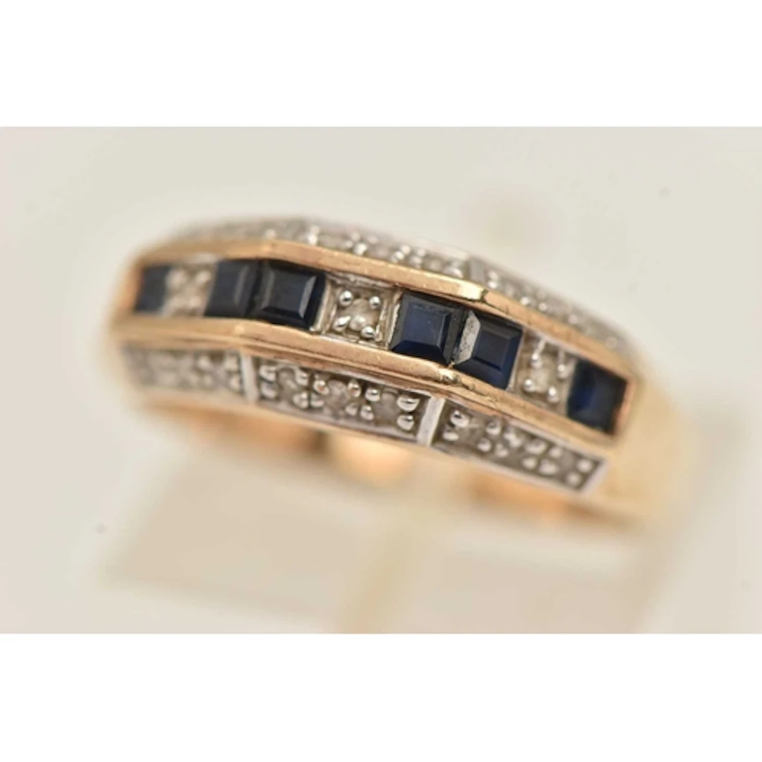 A 9CT GOLD SAPPHIRE AND DIAMOND RING, hallmarked 9ct London,...