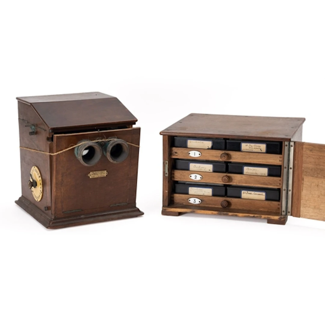 A late 19th/early 20th century French 'Le Taxiphote Stereo C...