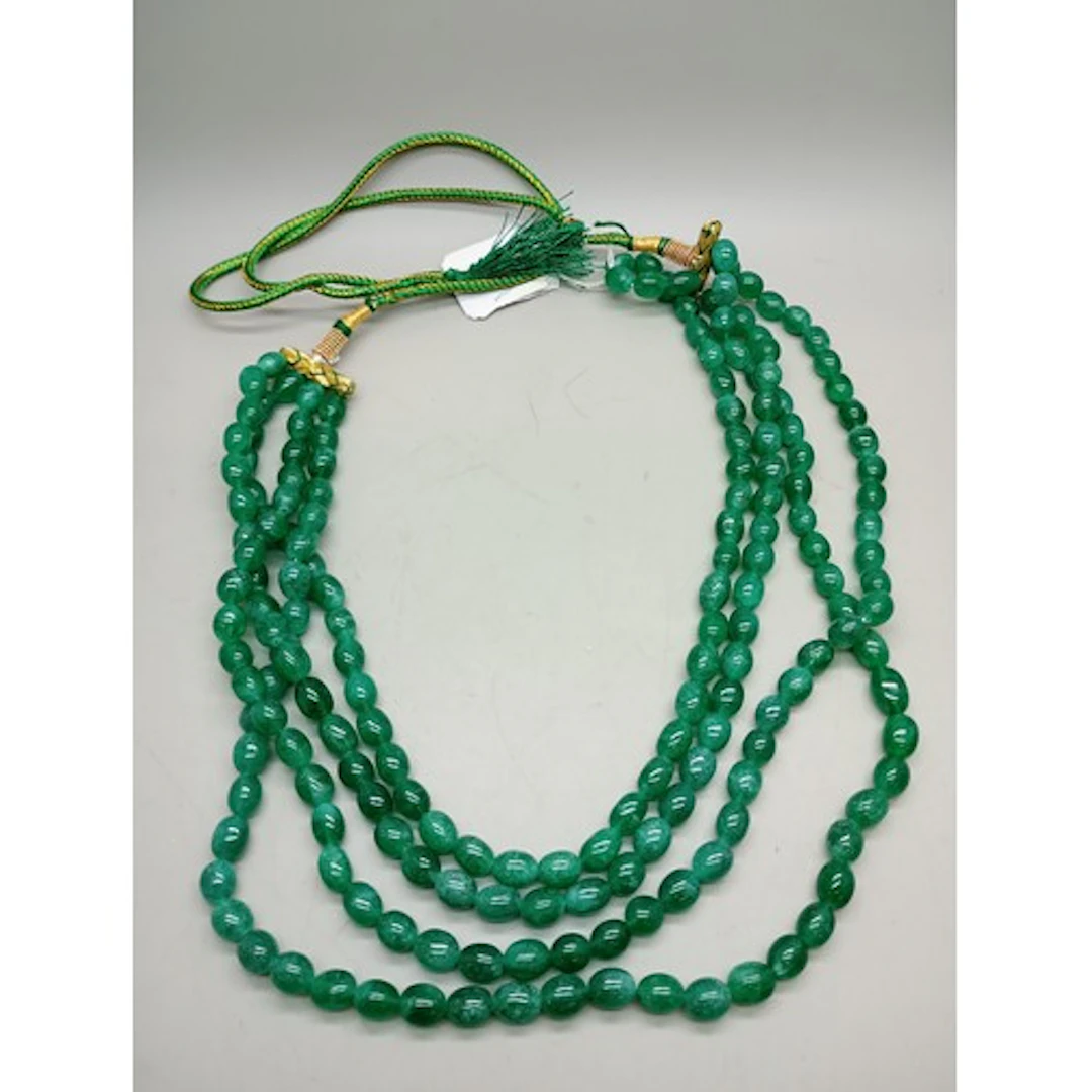 A dyed green quartz necklace, 169g