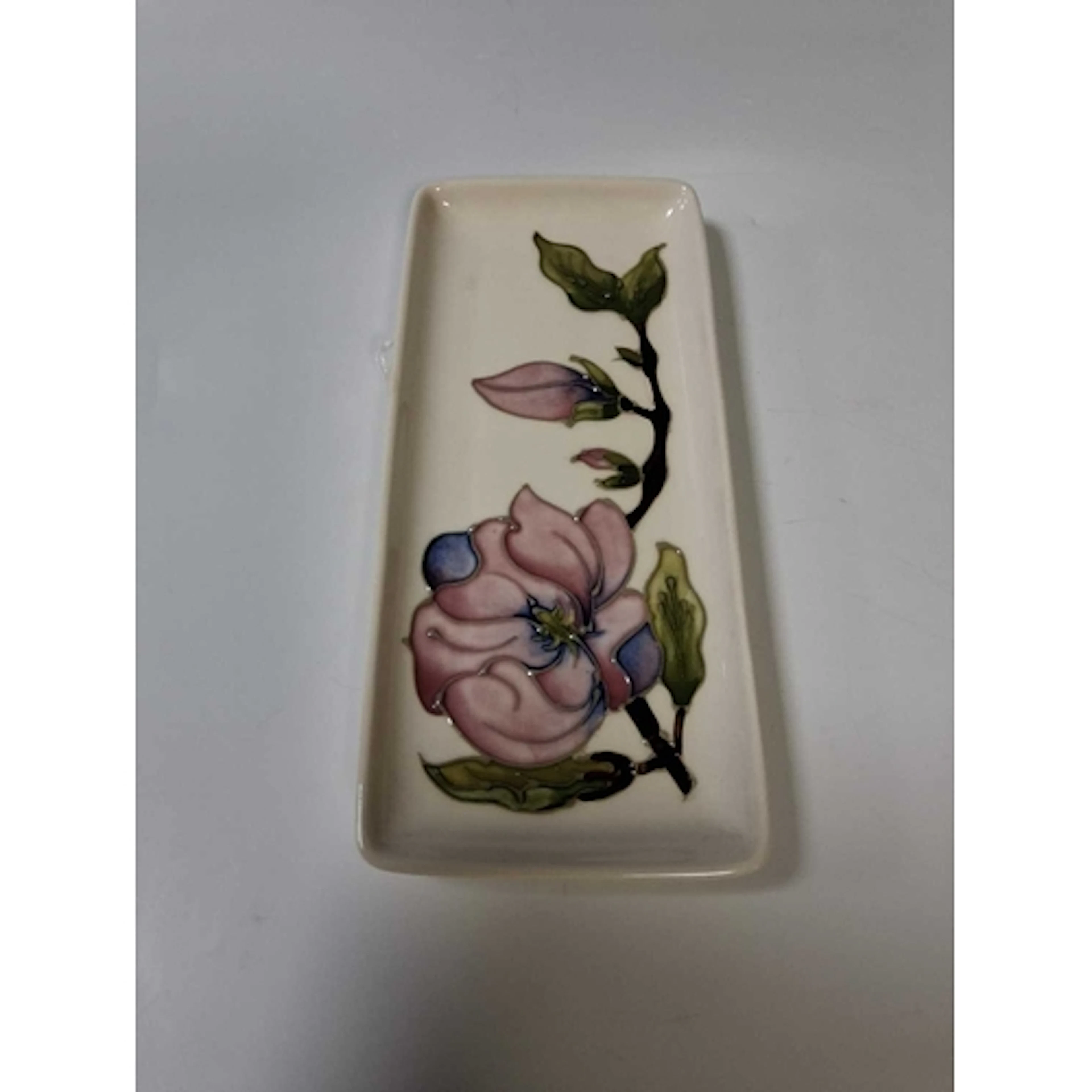 MOORCROFT POTTERY MAGNOLIA PATTERN RECTANGULAR PEN TRAY/PIN ...