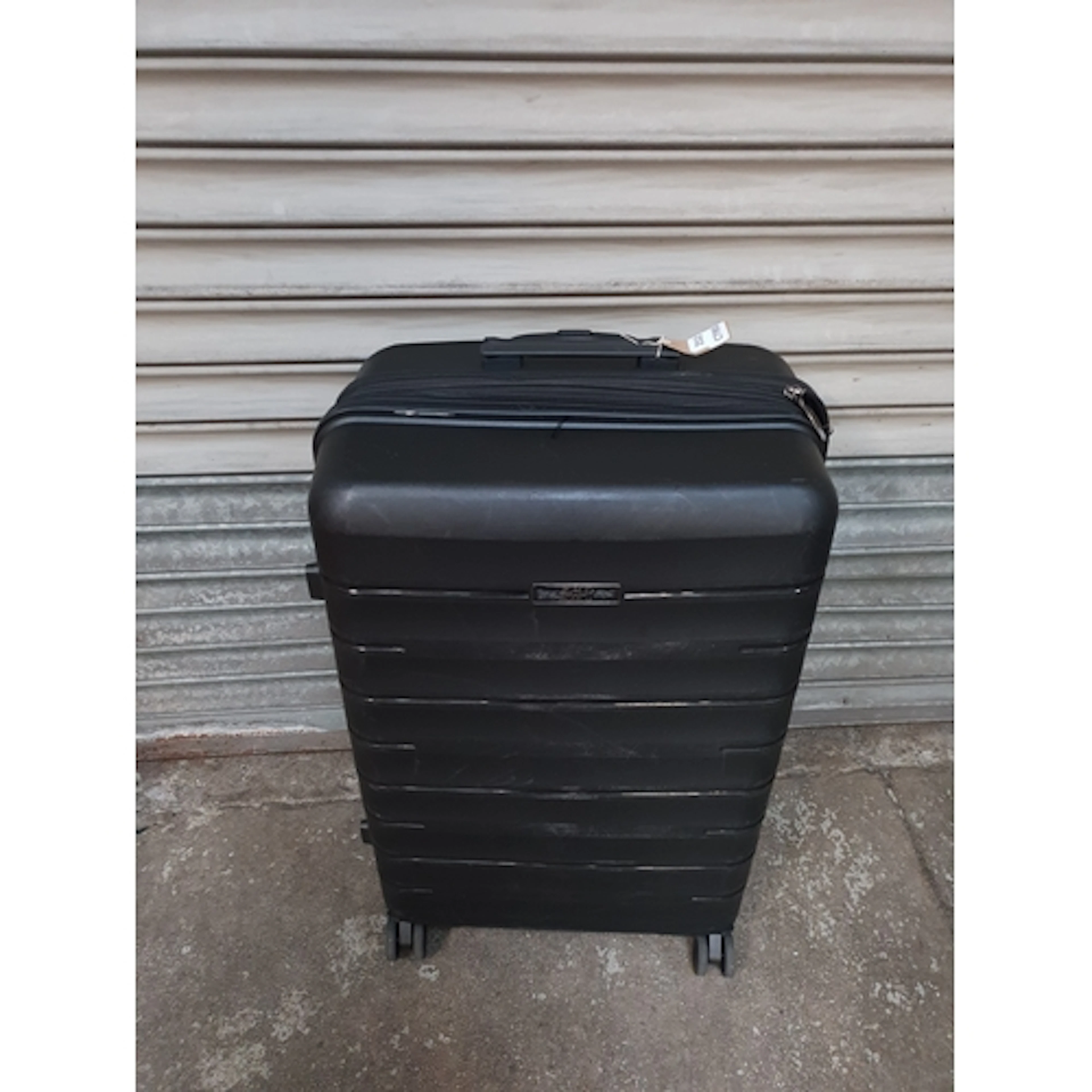 ONE Z.M.D. JUMBO SUITCASE Note: cases and bags are empty