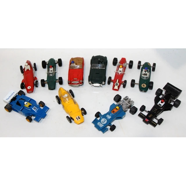 Vintage Scalextric: A selection of loose slot car racing veh...