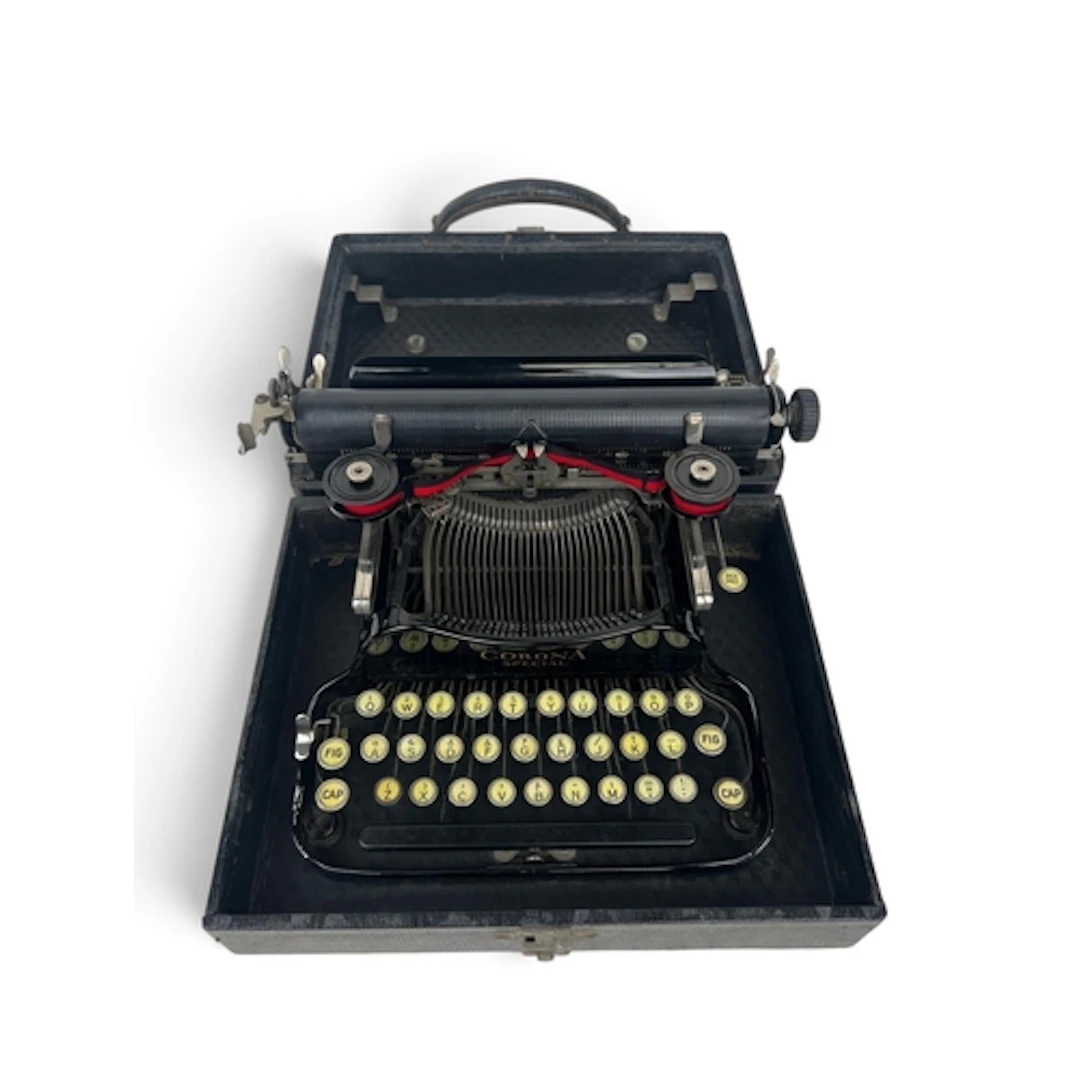 A CORONA MODEL THREE FOLDING TYPWRITER In carrying case, 31c...