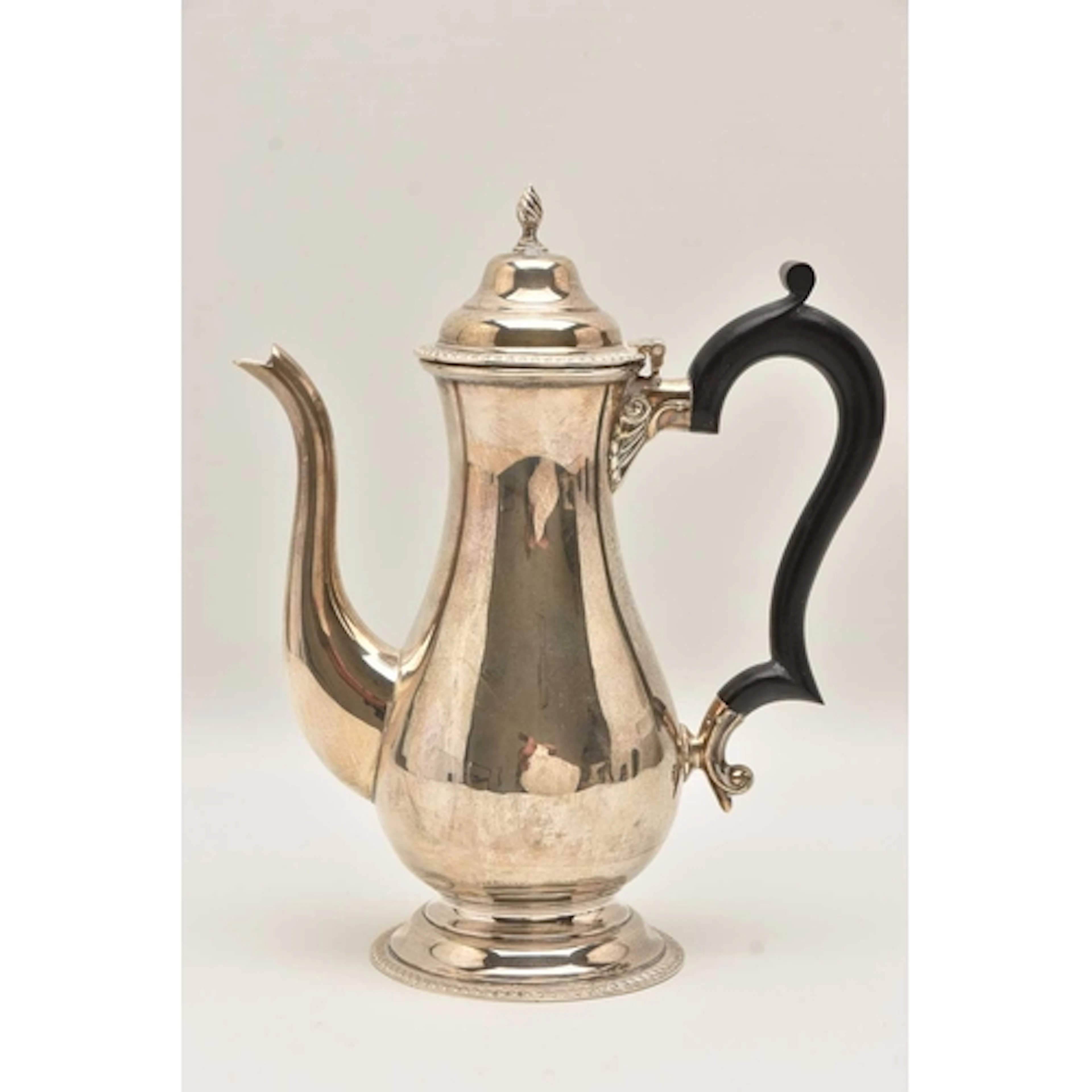 A GEORGE V SILVER COFFEE POT, polished form, hinged cover wi...