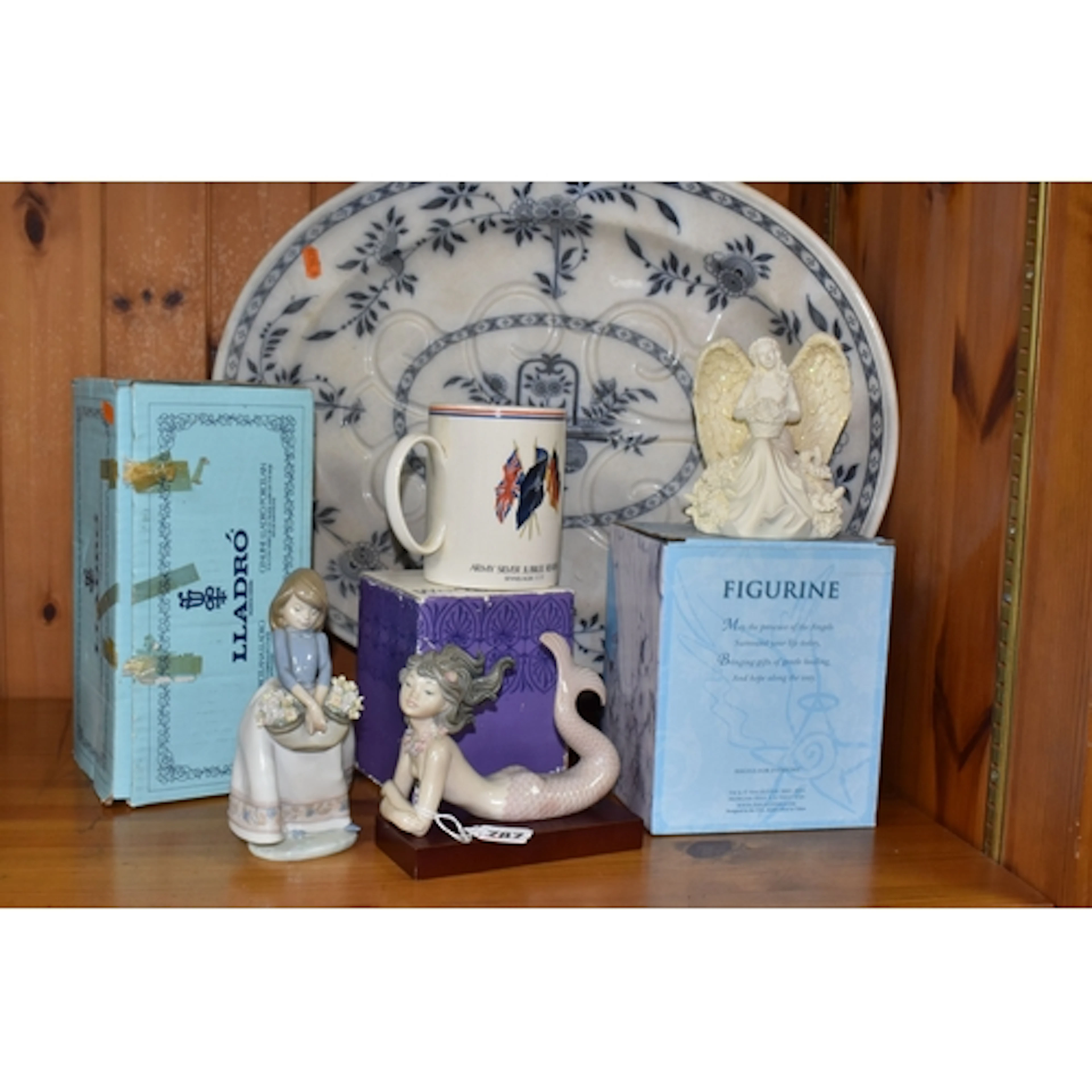 A GROUP OF ASSORTED CERAMICS to include a boxed 'May Flowers...