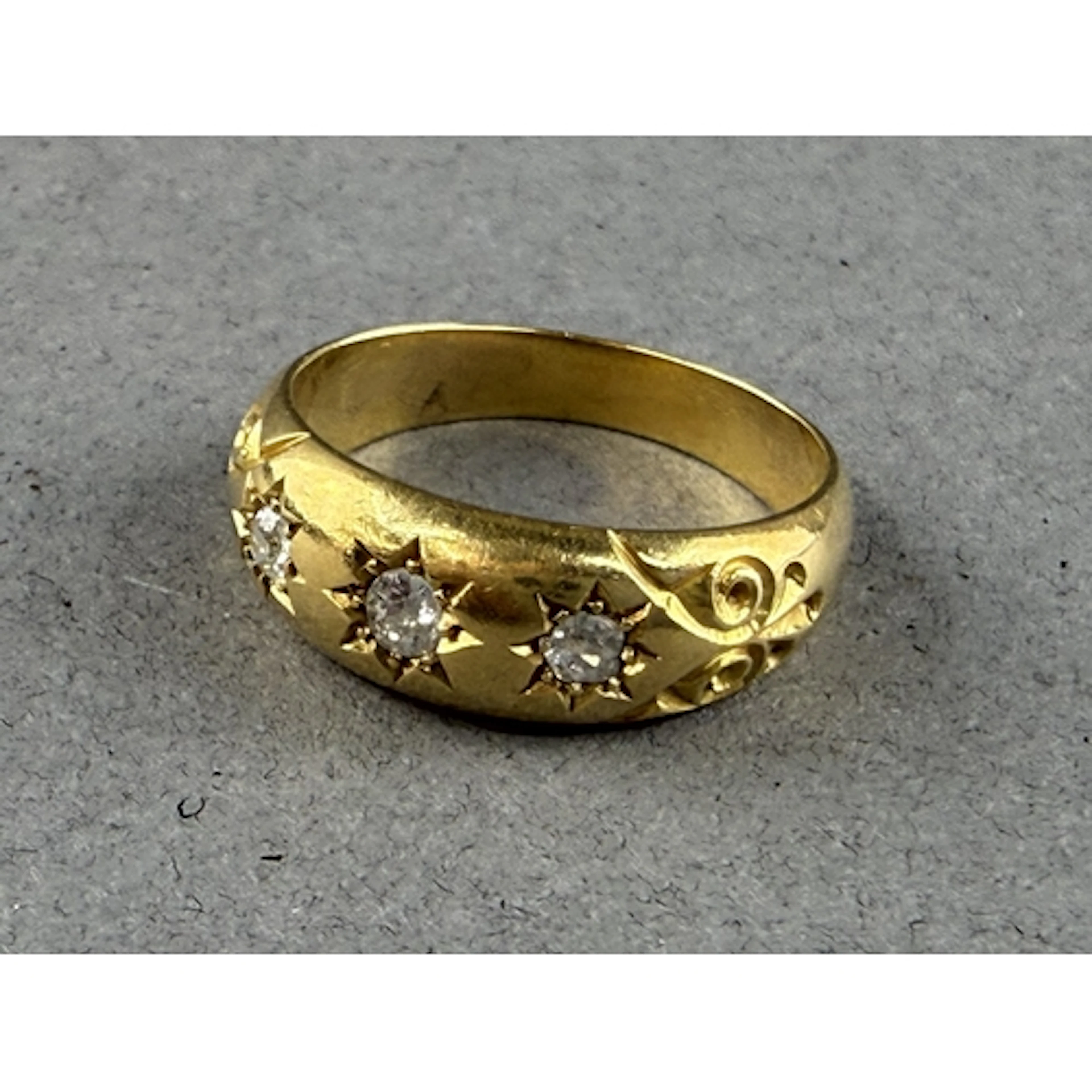 Jewellery: 18ct yellow gold boat shaped ring set with three ...