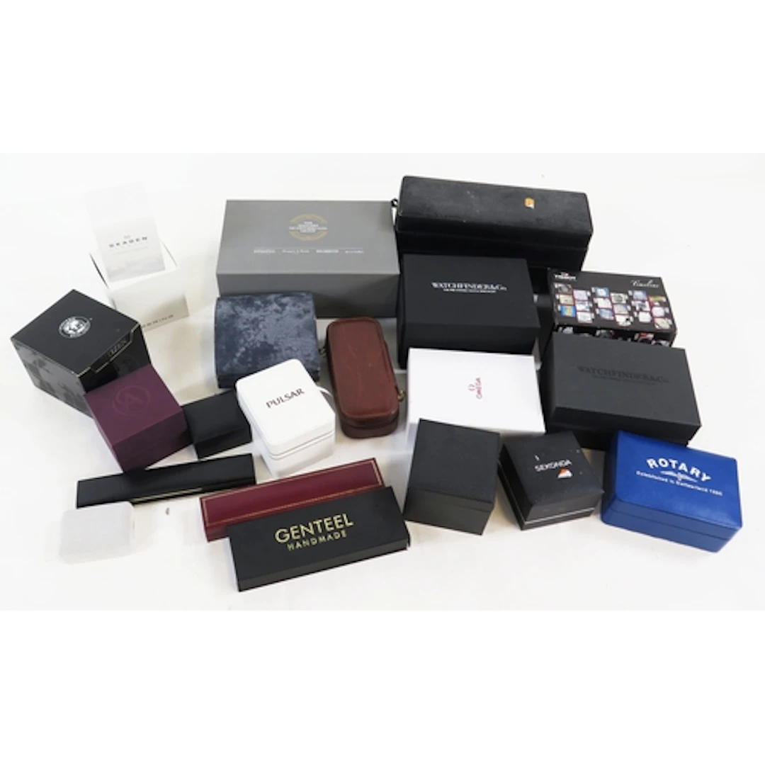 Assorted vintage and modern jewellery cases and watch boxes