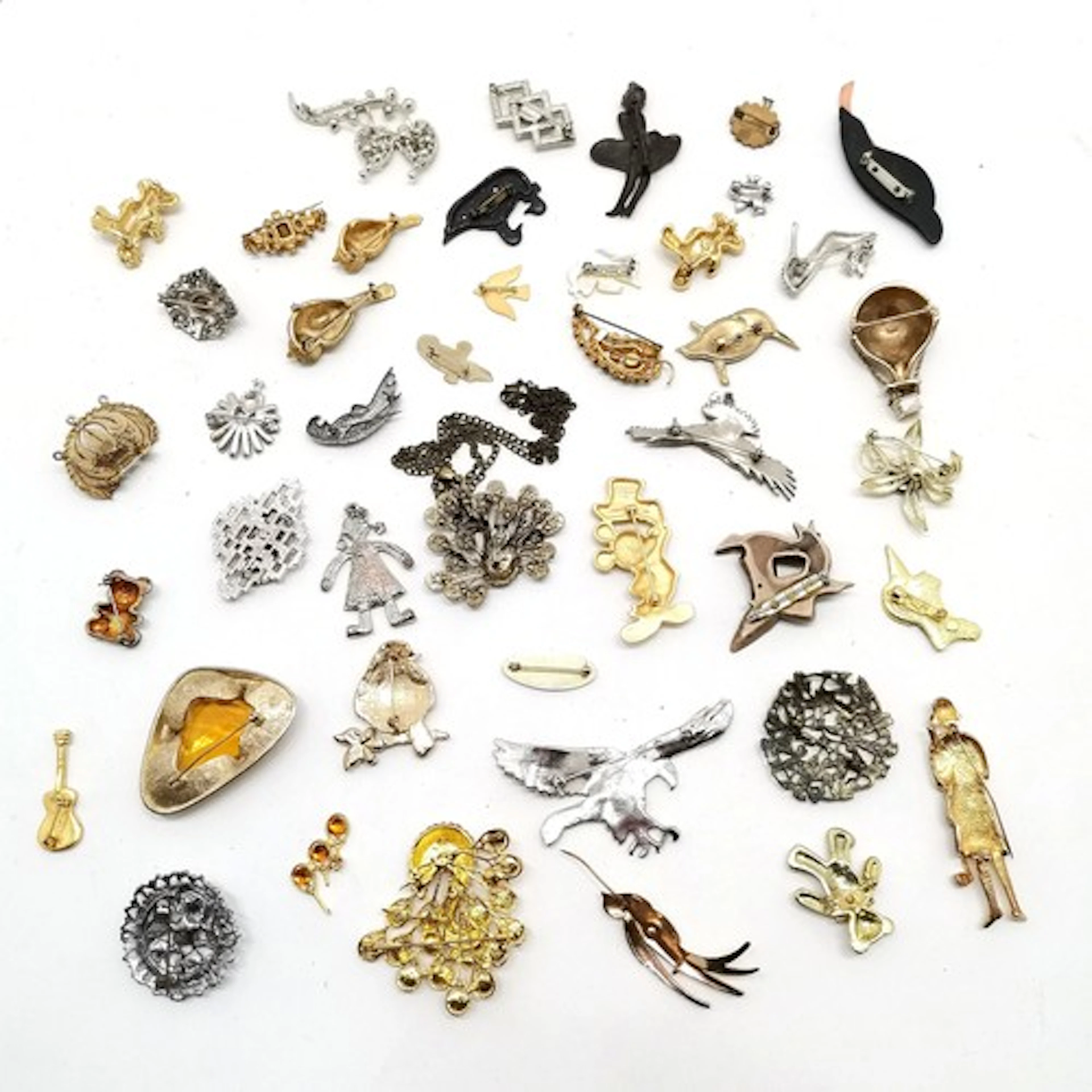 Qty of costume brooches inc Disney Mickey Mouse (6cm), Maril...