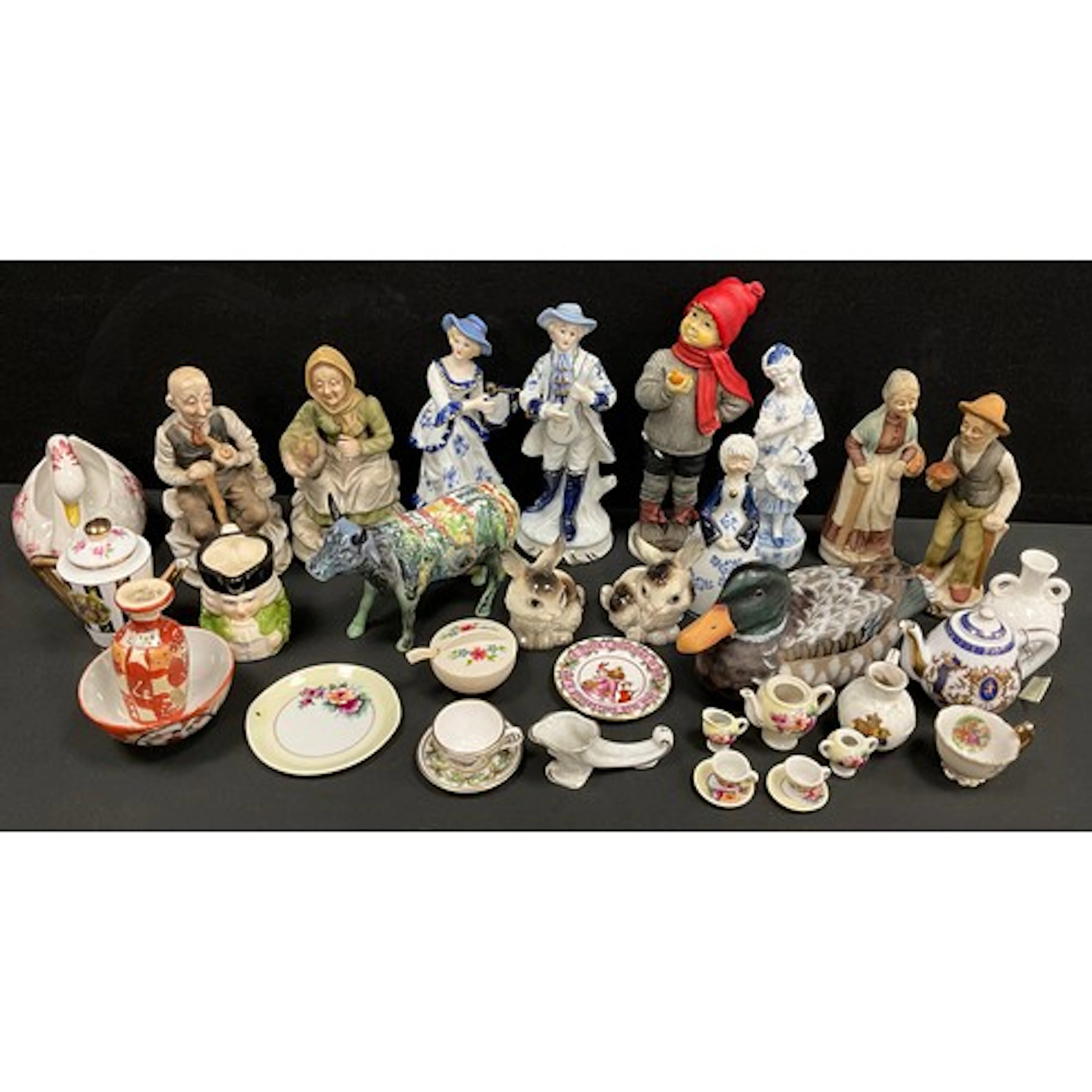 Ceramics - Goebel and other ceramic figures and animals; min...