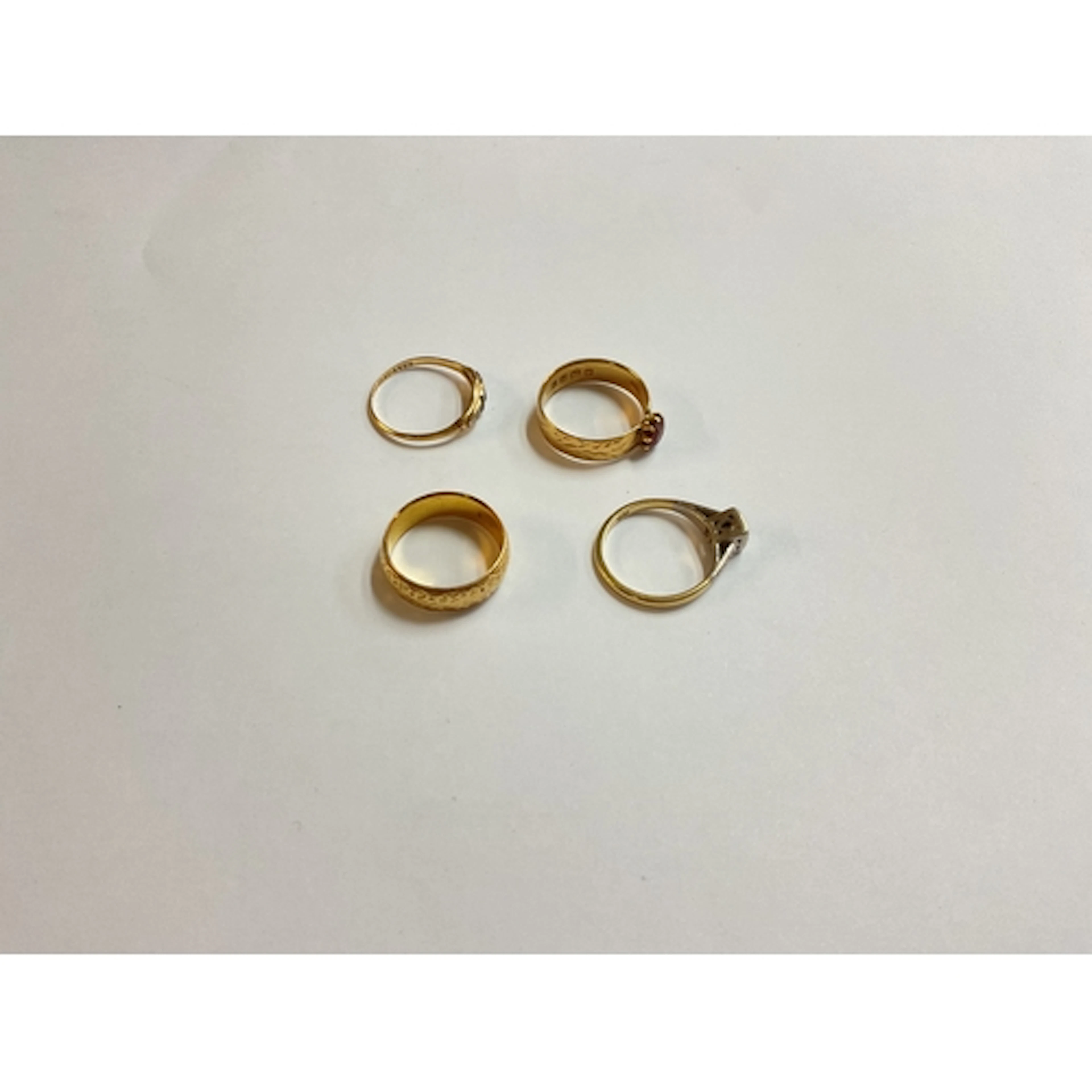 4 18ct gold dress rings 13g of