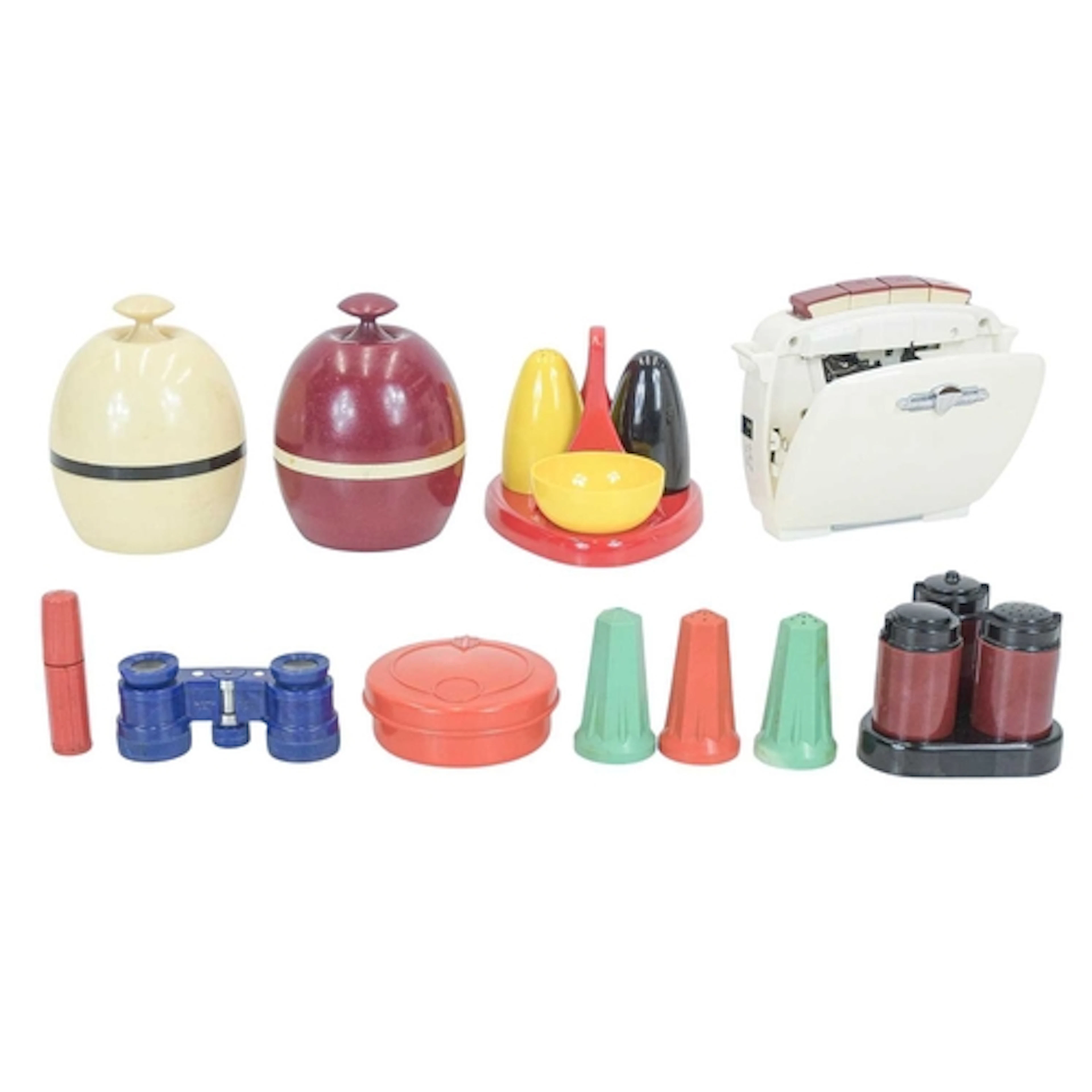 A collection of Bakelite/early plastic. To include an Art De...