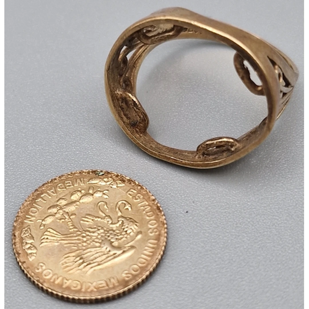 9ct gold coin ring with detached gold coin marked Mexicanos ...