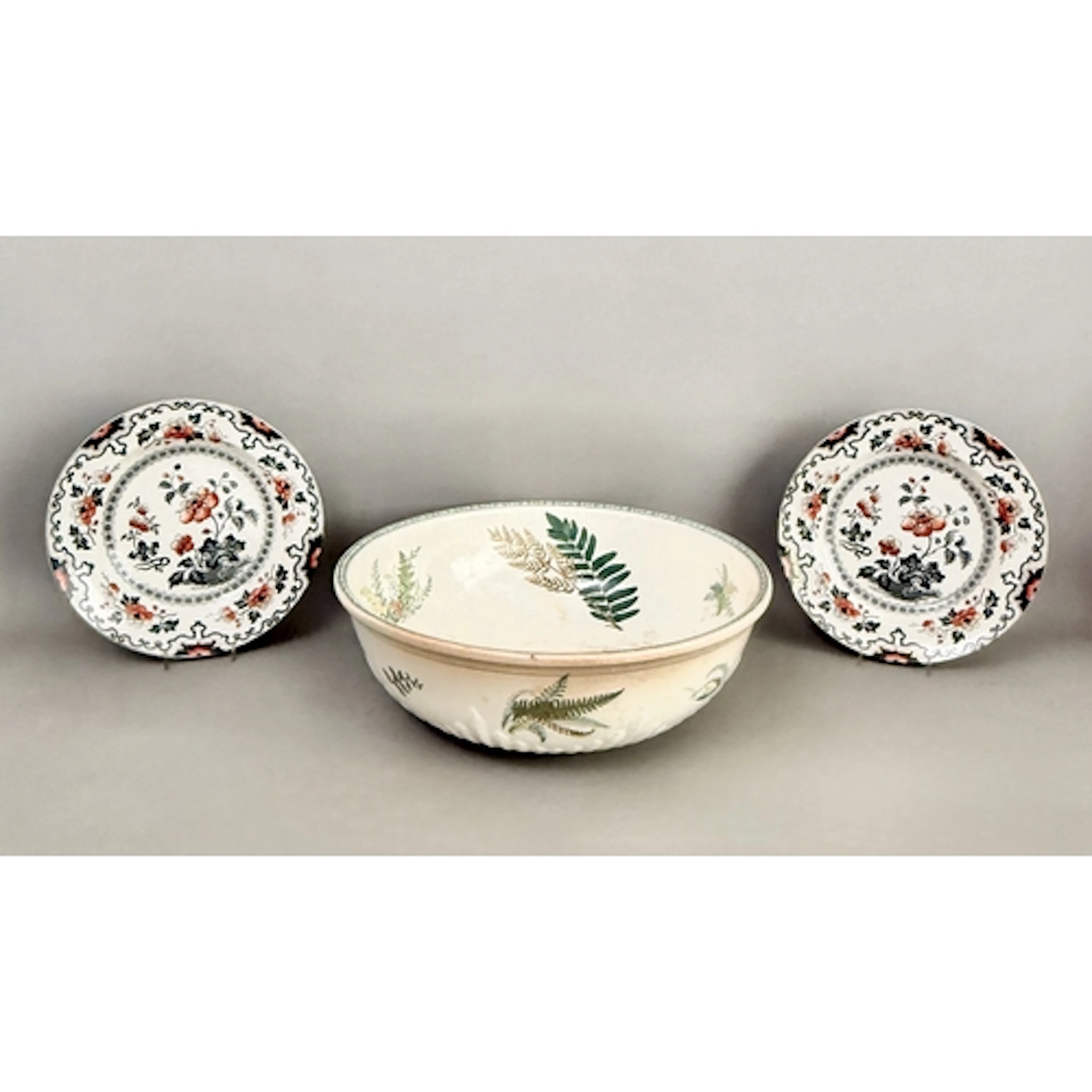 A decorative Victorian Wedgwood fern decorated wash bowl - i...