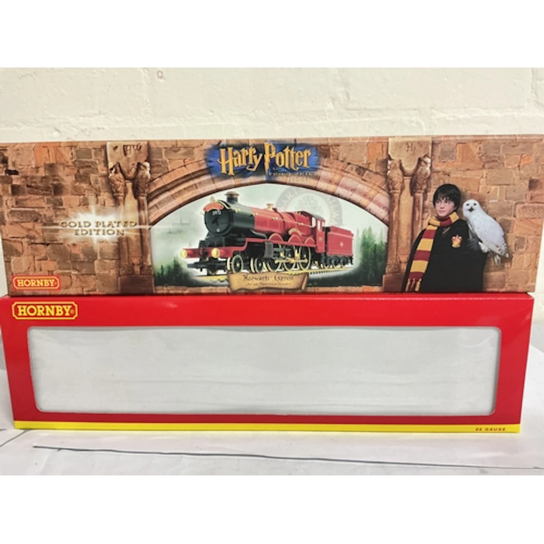 A Boxed Hornby 00 Gauge Harry Potter Gold Plated Hogwarts Ex...