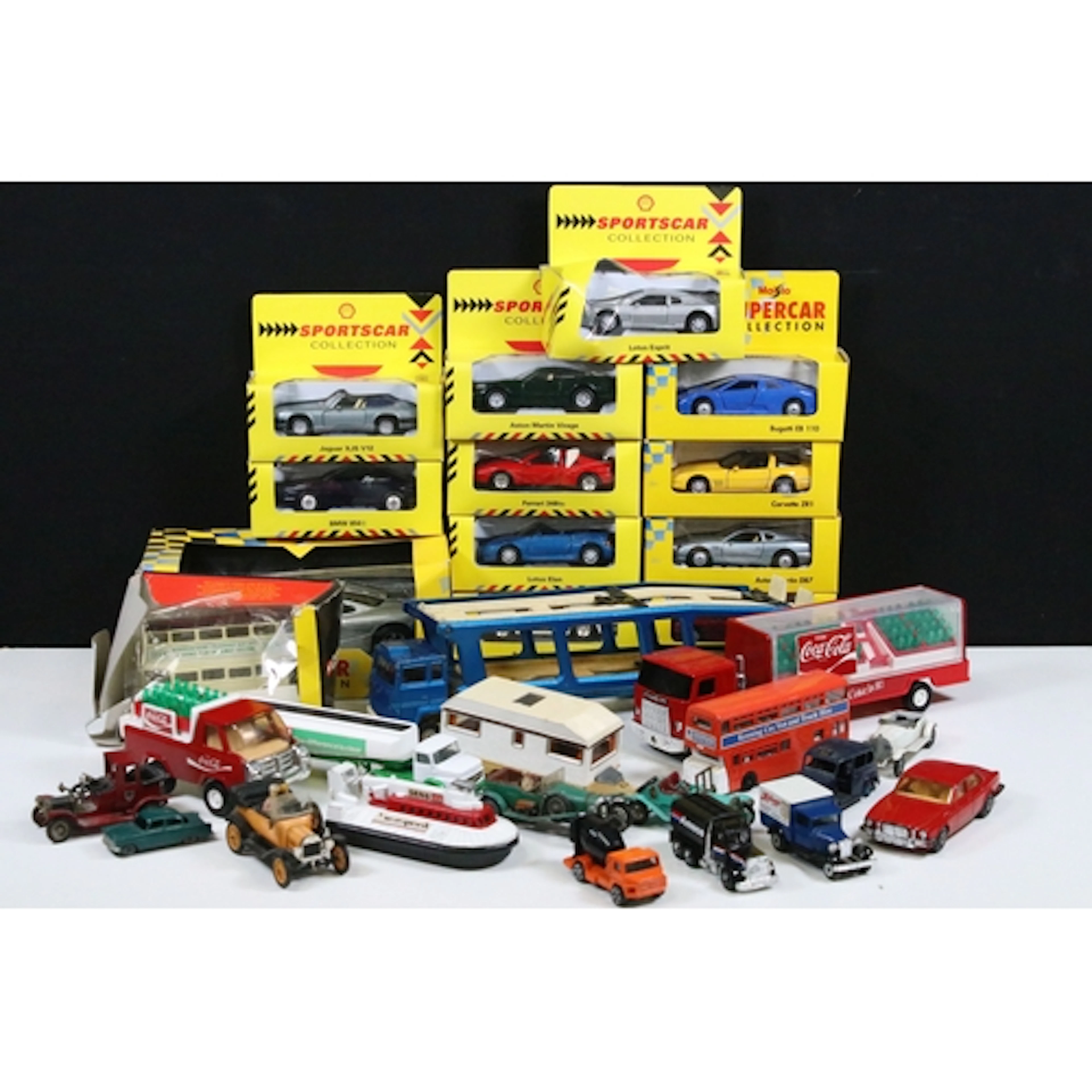 31 Boxed/unboxed diecast models to include Dinky, Corgi, Mai...