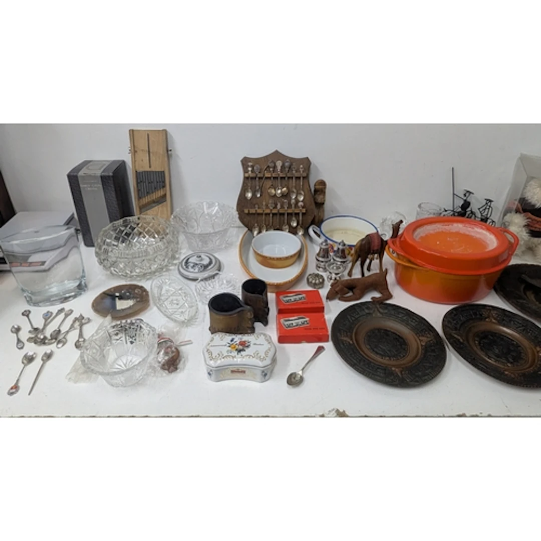 A mixed lot to include glassware, silver plate, ceramics, te...