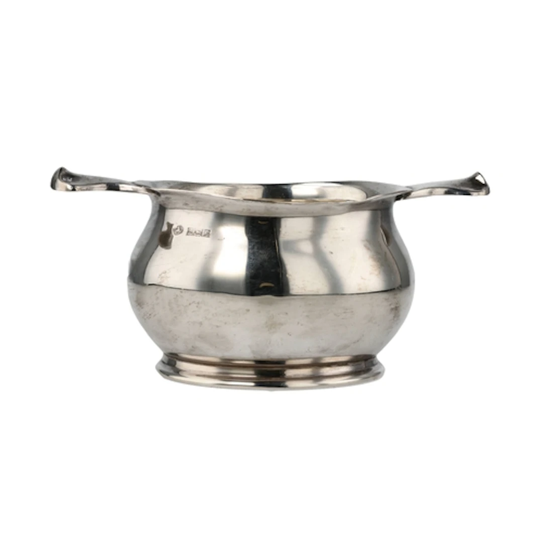 A SILVER PORRINGER, IN 18TH CENTURY STYLE, ADIE BROTHERS, BI...