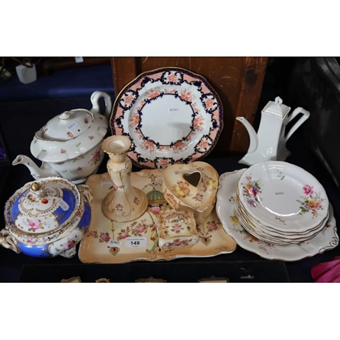 Ceramics to include Royal Crown Derby teawares, a plate, tea...