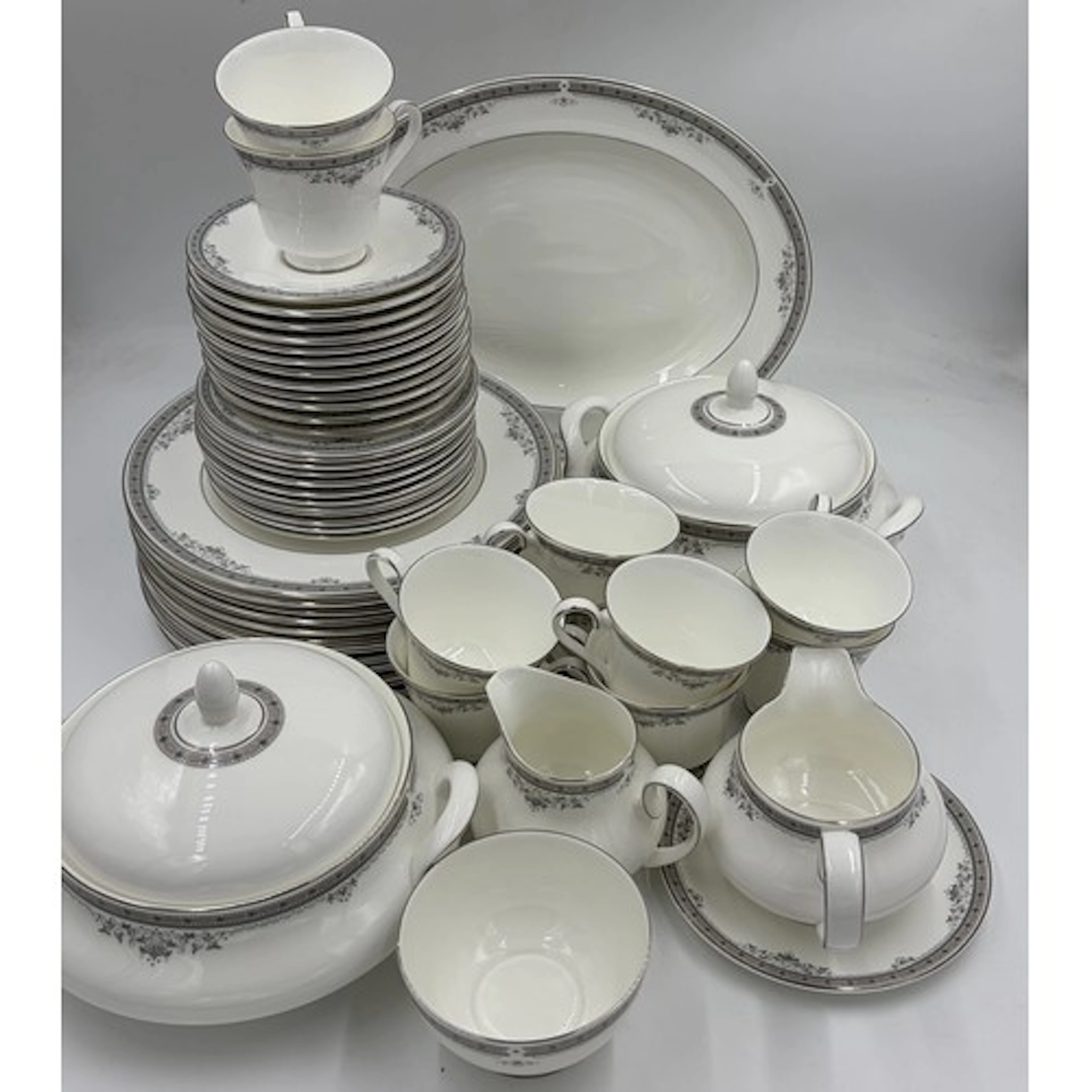 Royal Doulton vintage 87 piece 'York' H5100 pattern comprisi...