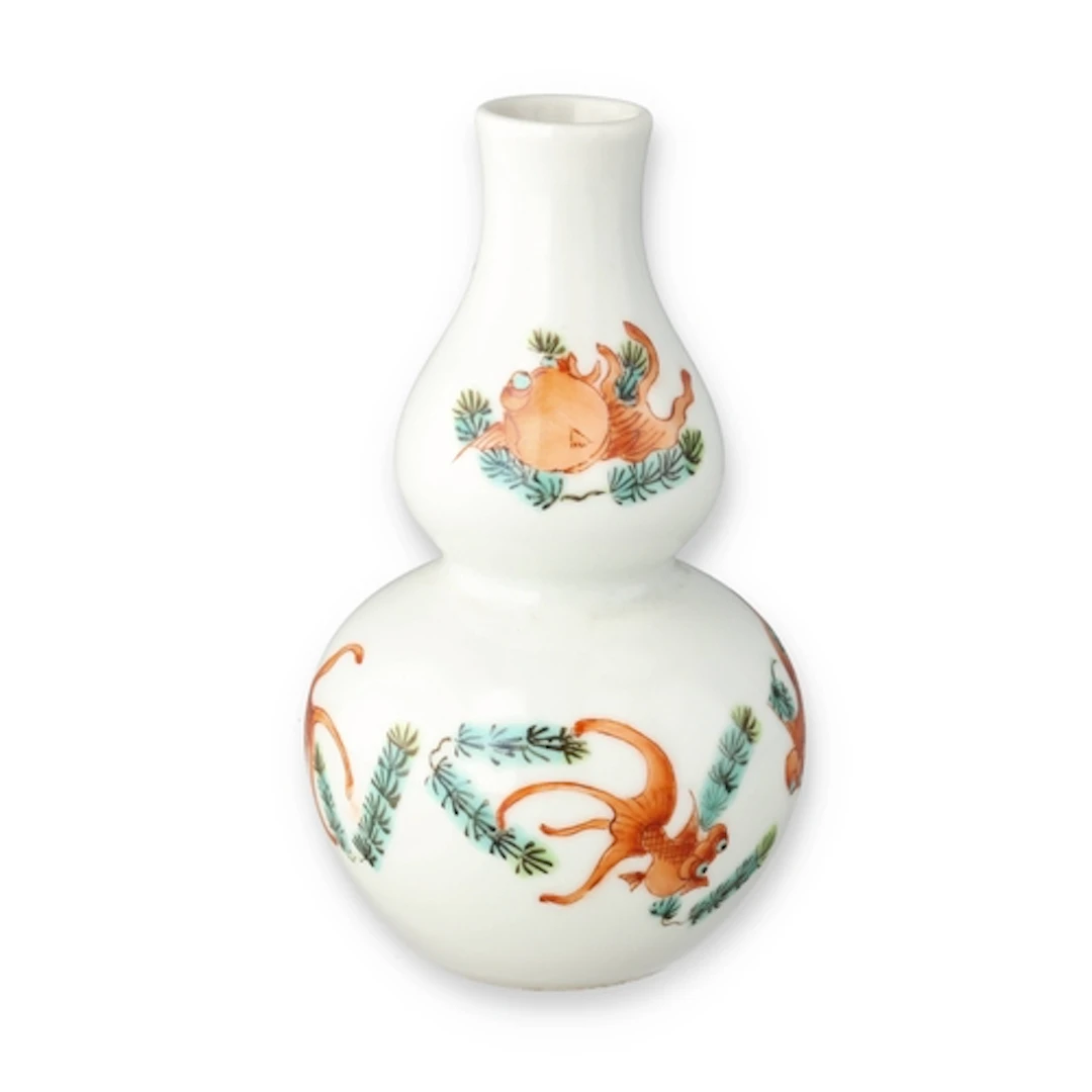 A CHINESE GOURD VASE DECORATED WITH FISH 14.5cm H...
