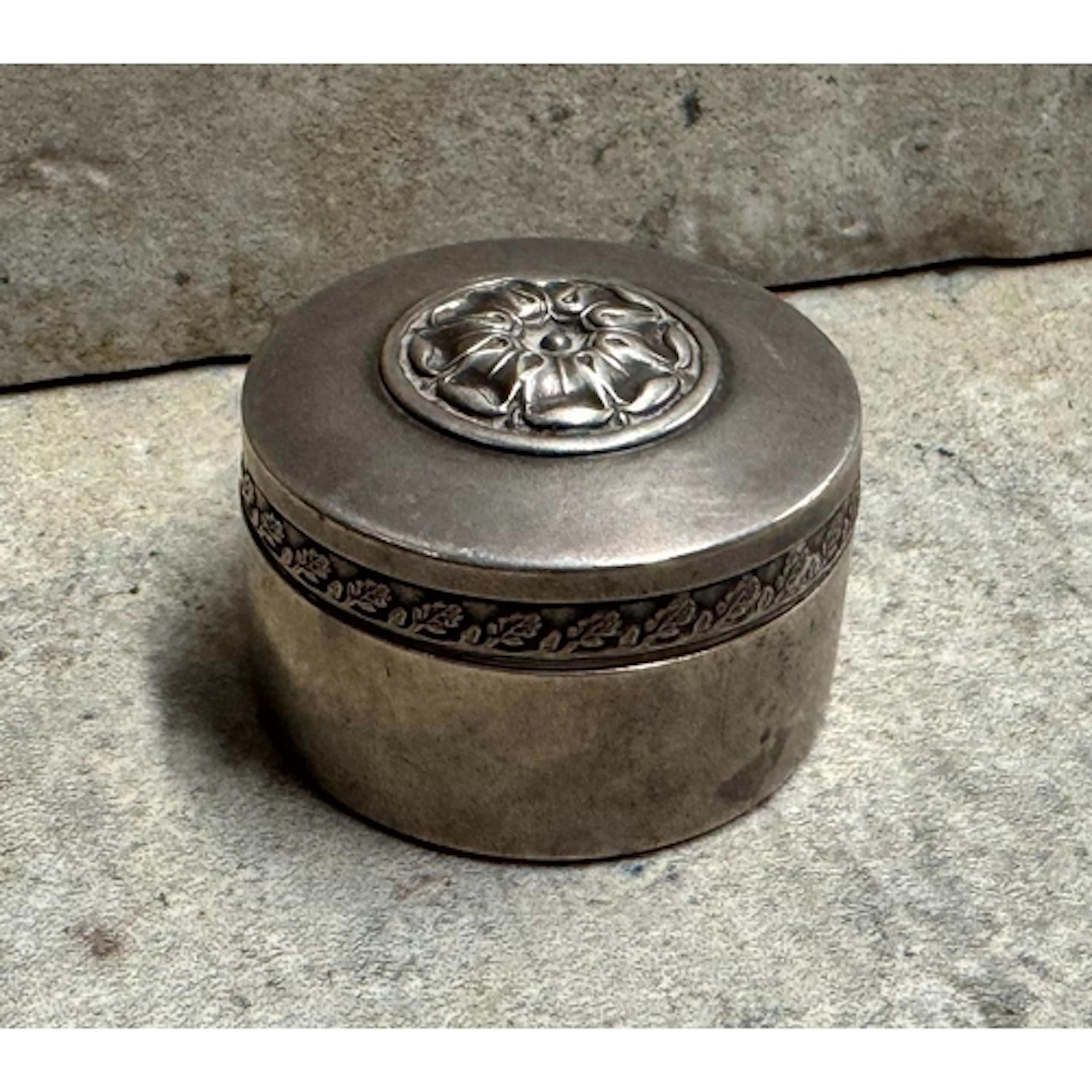 A Russian silver snuff box with chased decoration to cover. ...