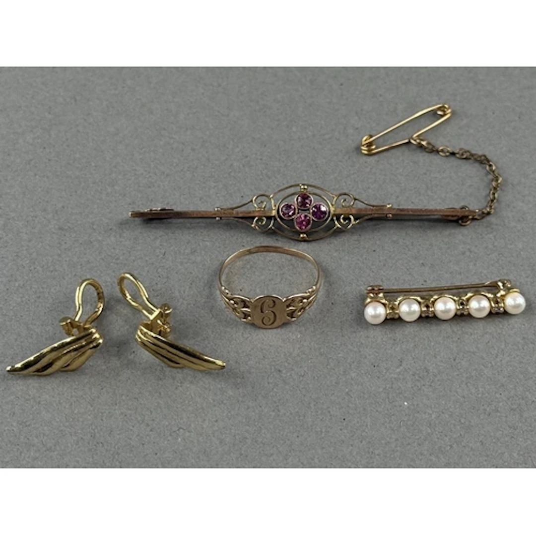 Jewellery: a pair of 9ct yellow gold clip on earrings in the...
